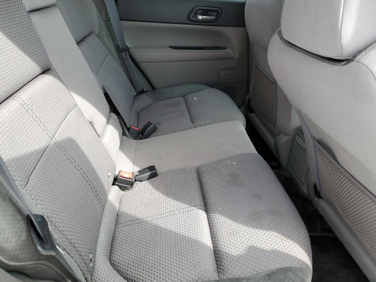 2004 Subaru Forester Silver vin: SG5066191
