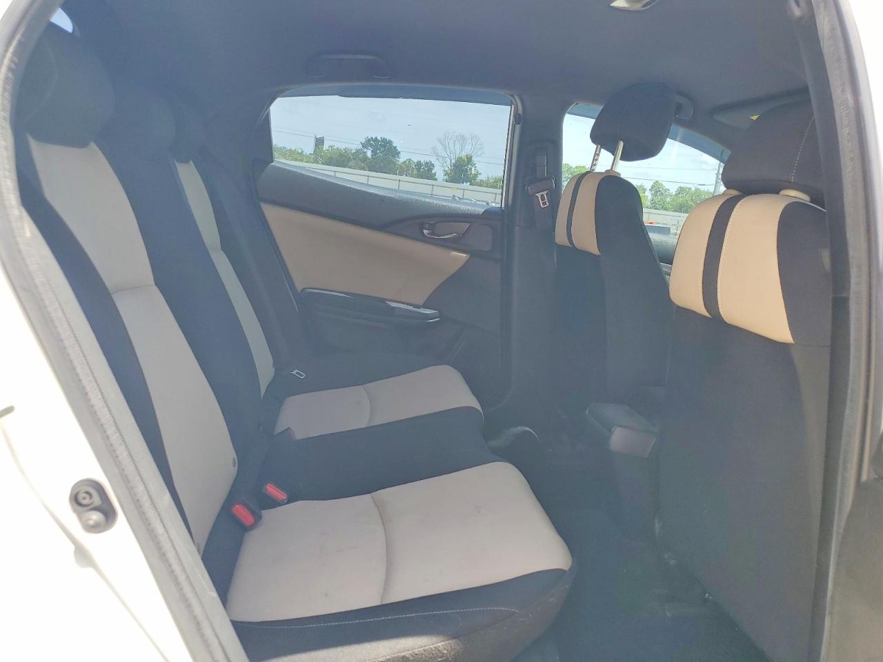 2018 Honda Civic Sport White vin: SHHFK7G47JU203362