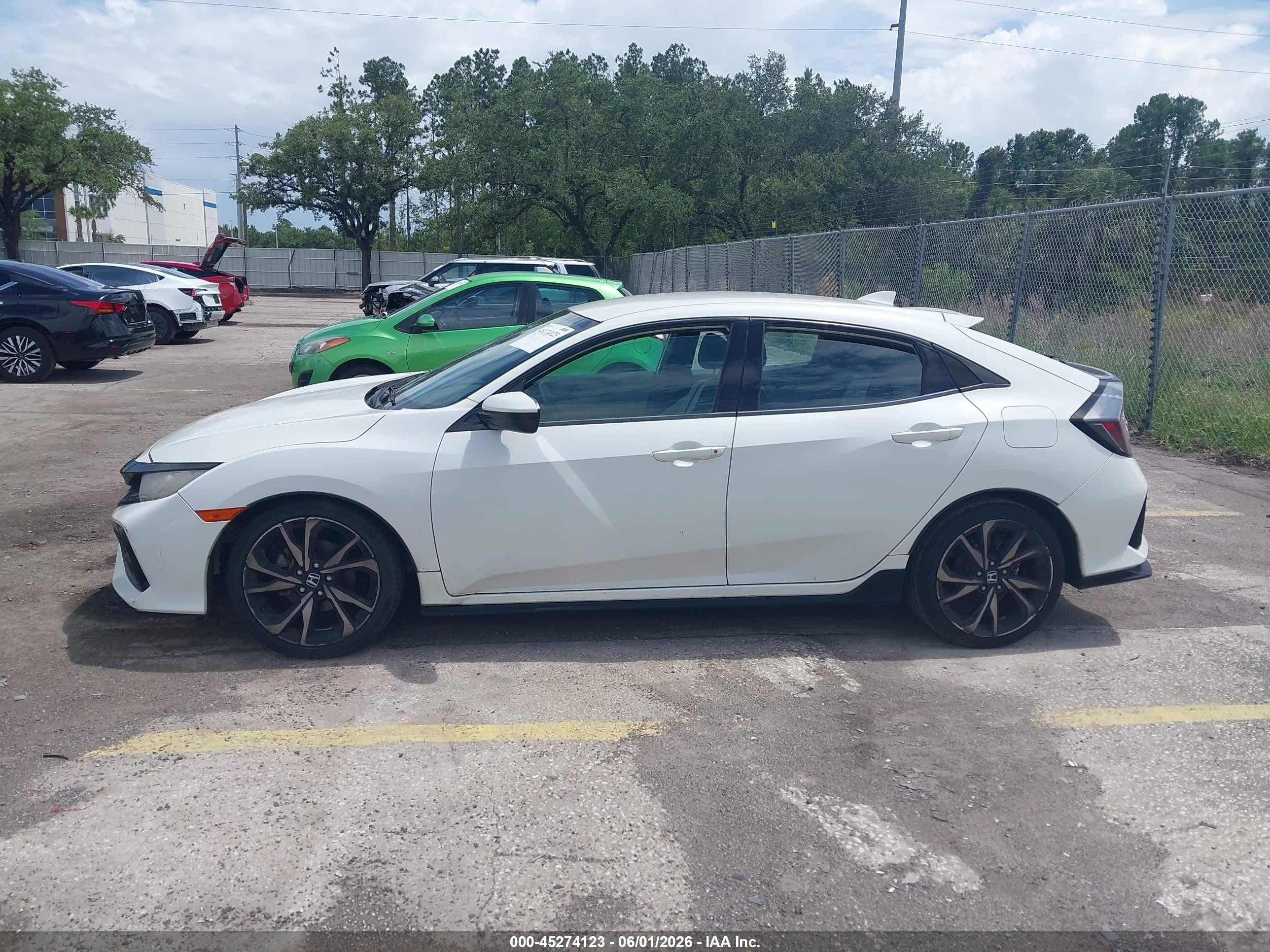 2017 Honda Civic Sport White vin: SHHFK7H45HU228527