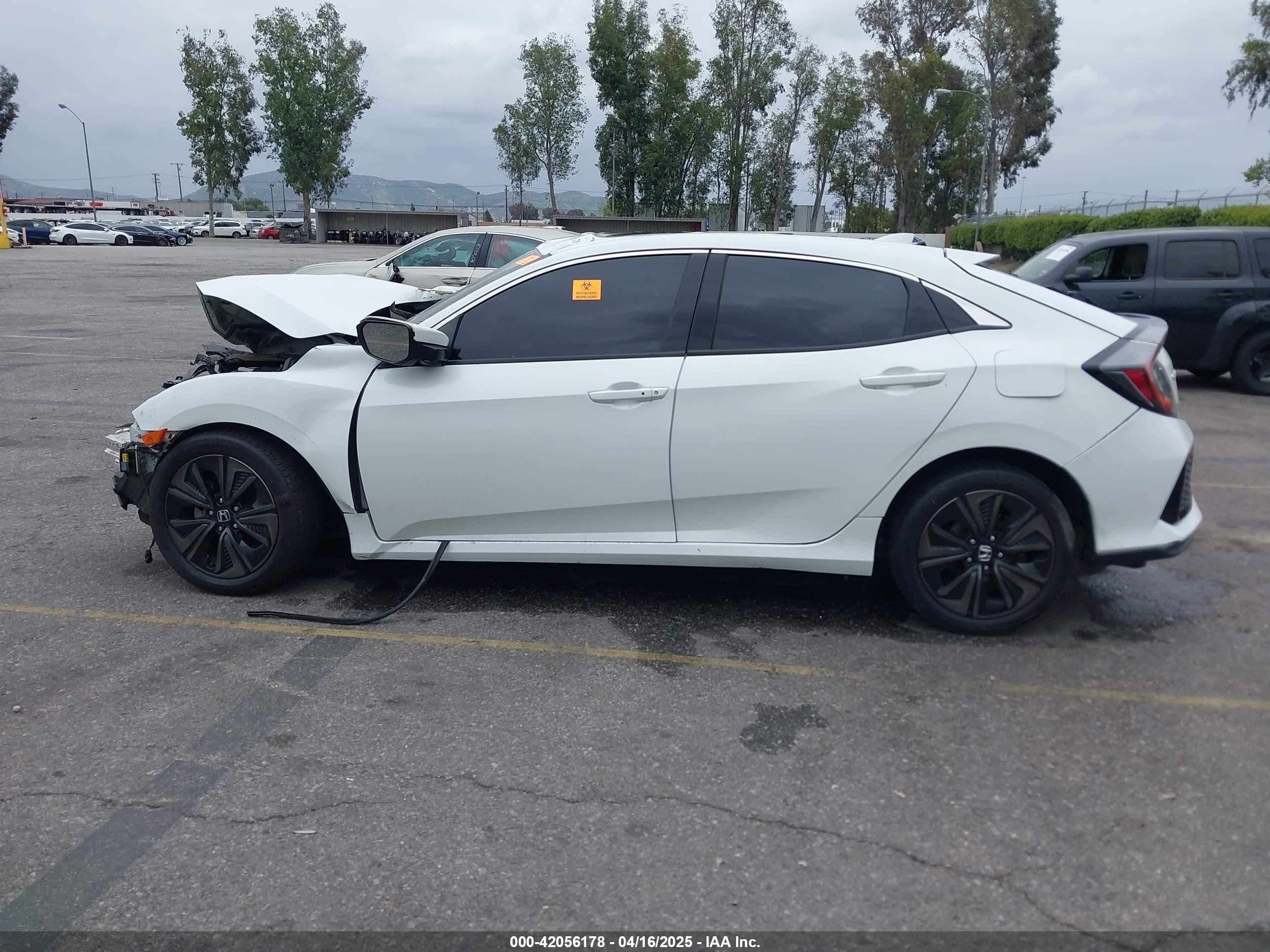 2018 Honda Civic Ex White vin: SHHFK7H50JU427824