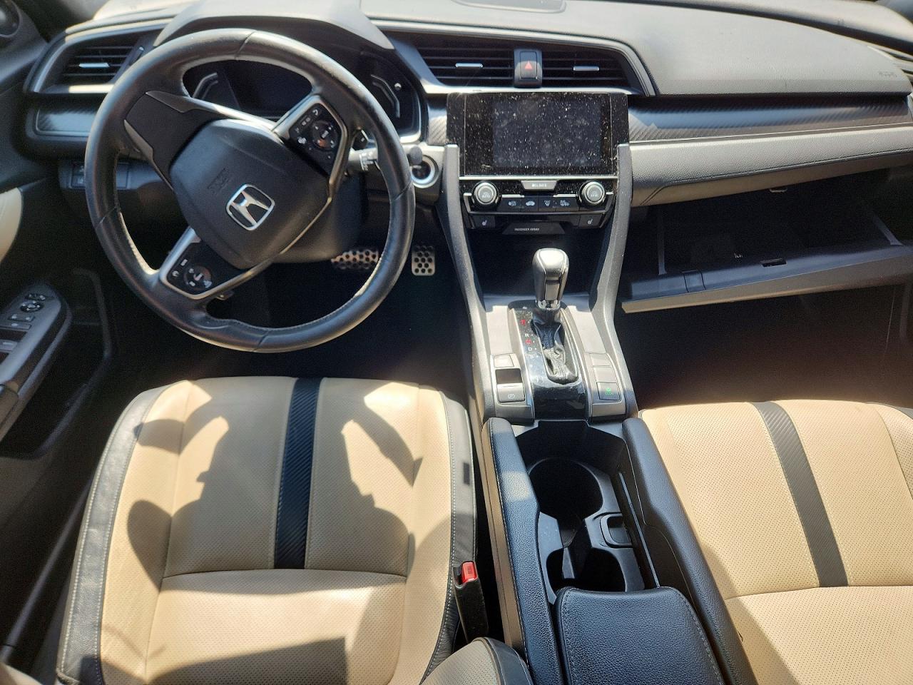2018 Honda Civic Sport Touring White vin: SHHFK7H98JU213599