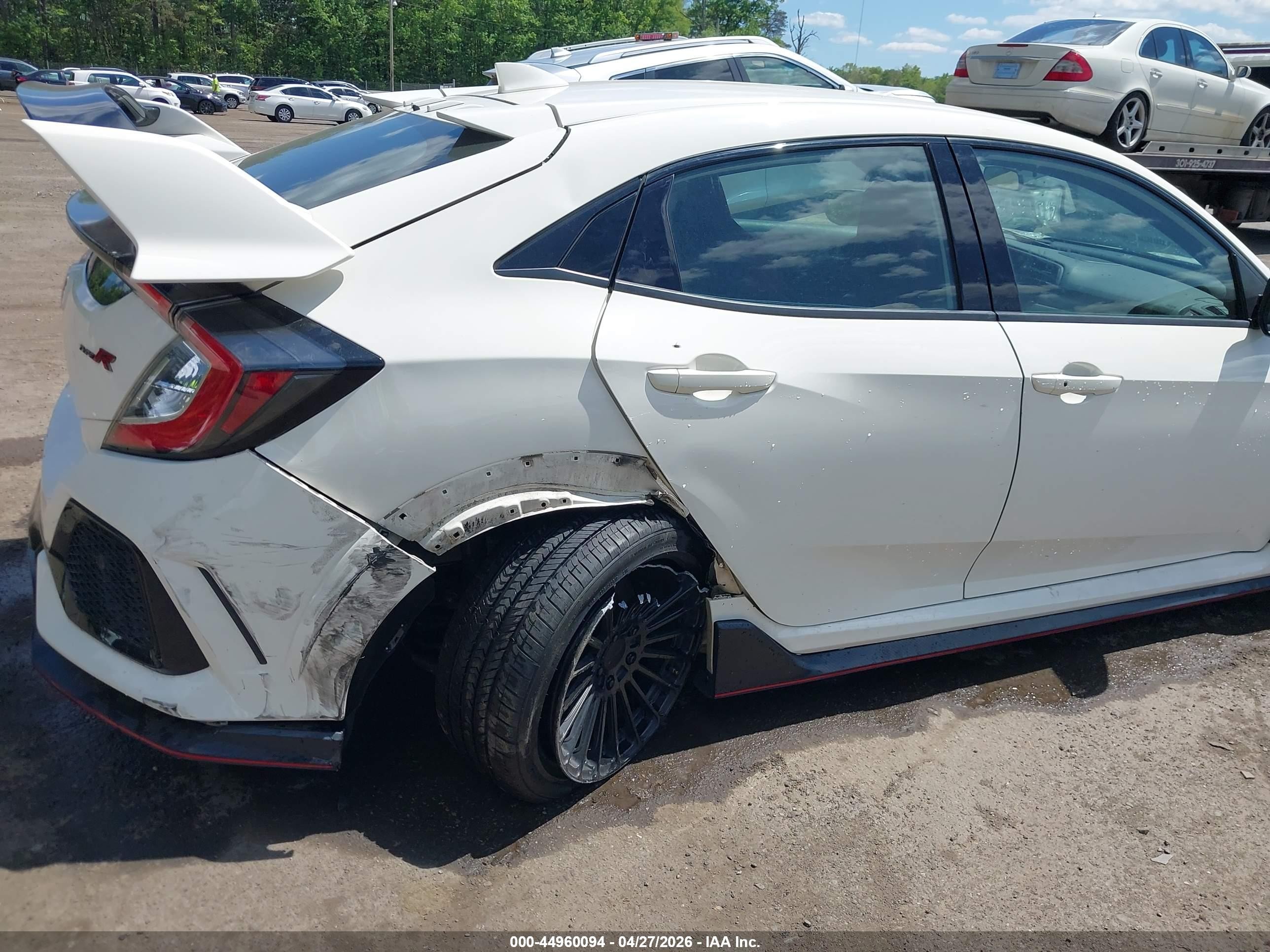 2018 Honda Civic Type R Touring White vin: SHHFK8G75JU203733