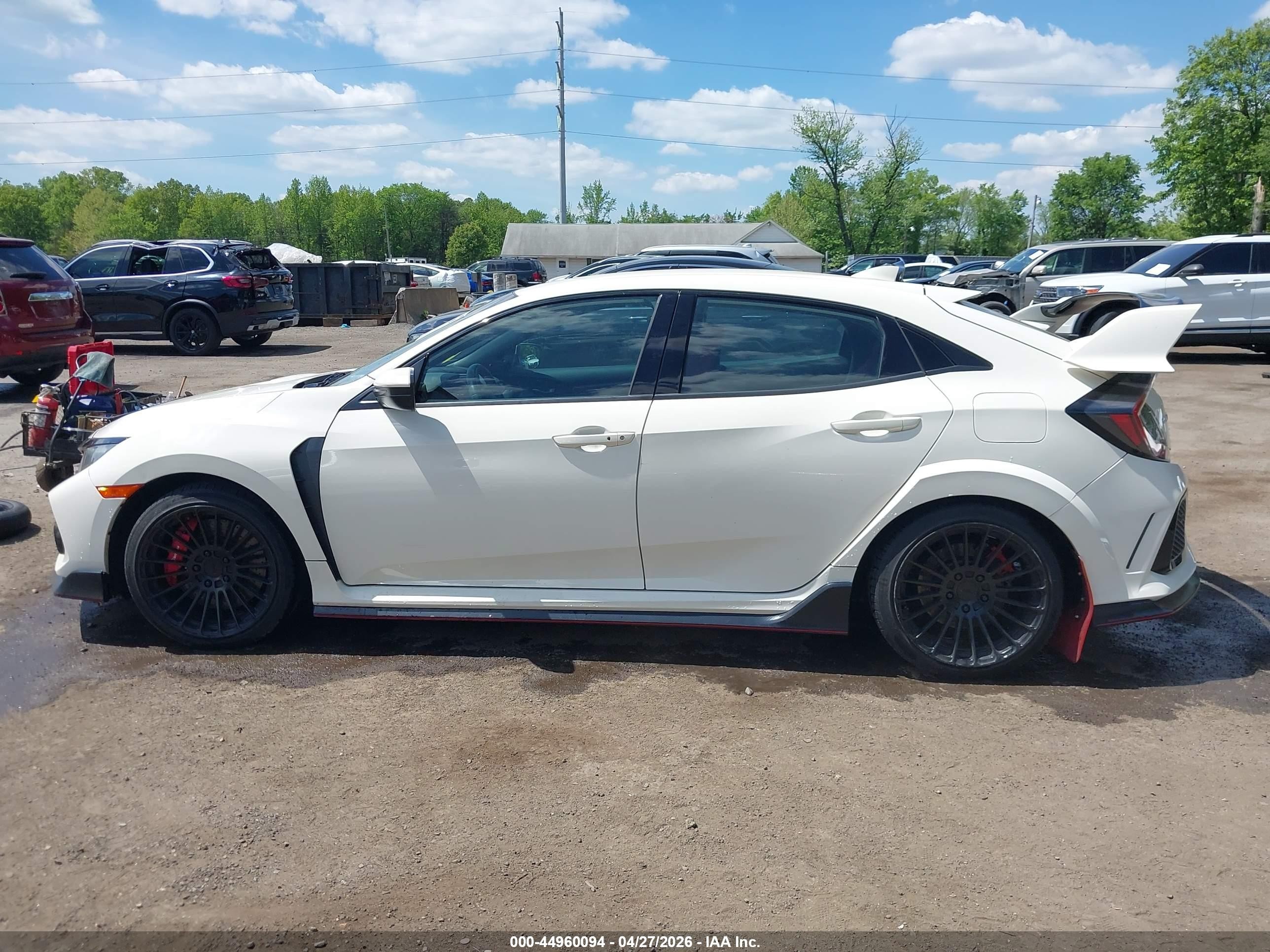 2018 Honda Civic Type R Touring White vin: SHHFK8G75JU203733