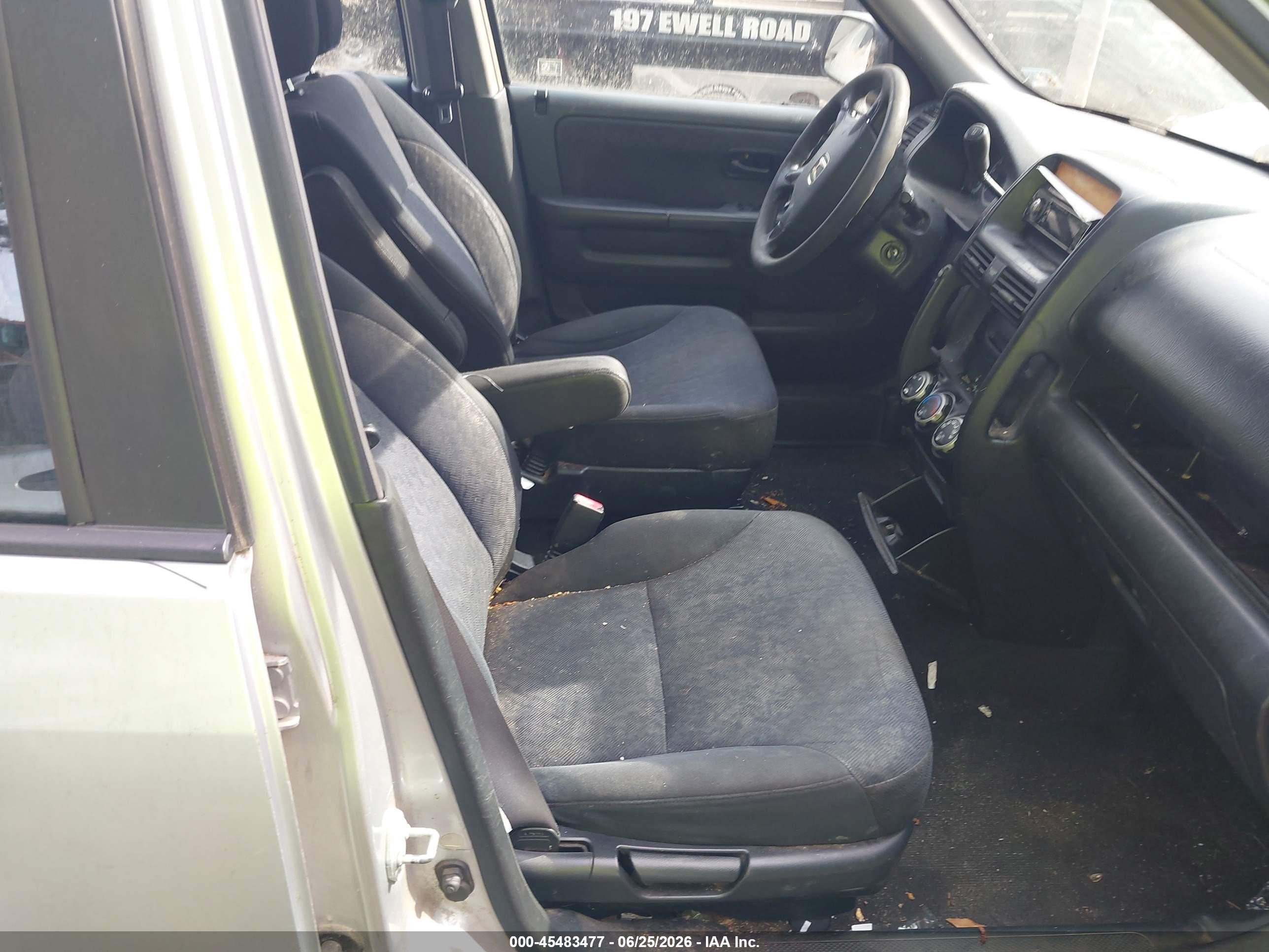 2005 Honda Cr-v Lx Серебряный vin: SHSRD68545U302052