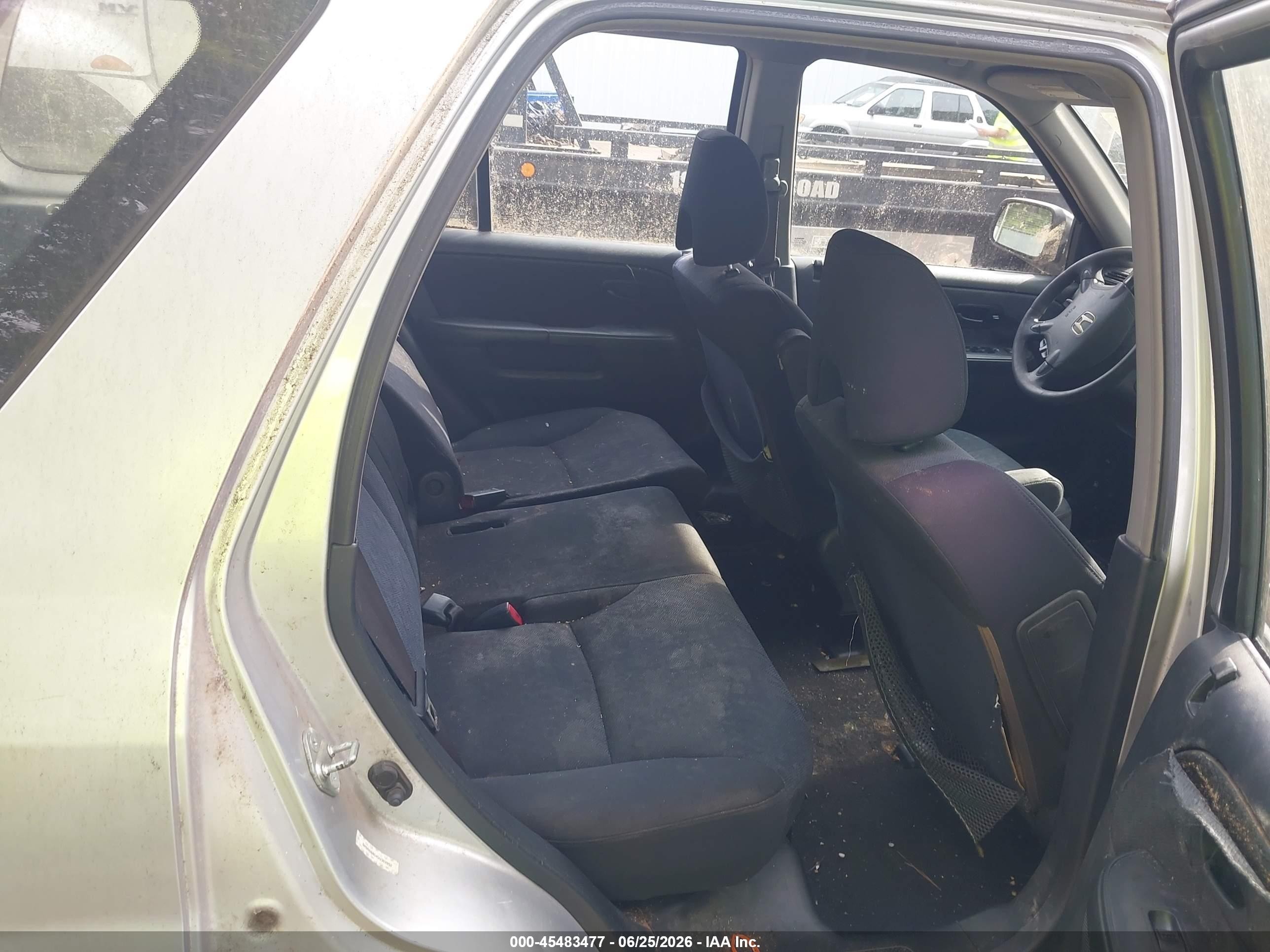 2005 Honda Cr-v Lx Серебряный vin: SHSRD68545U302052