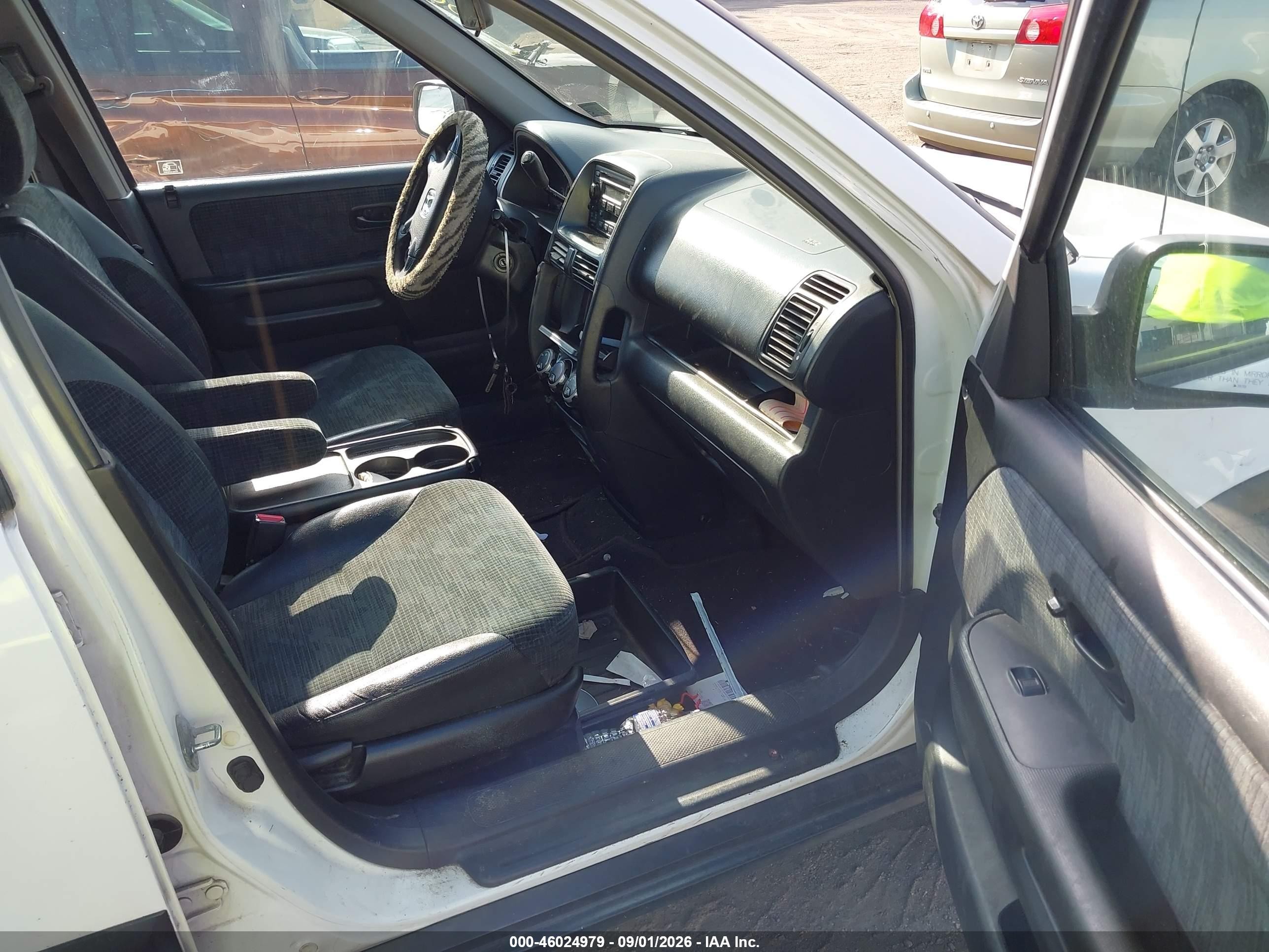2004 Honda Cr-v Lx White vin: SHSRD78434U249761