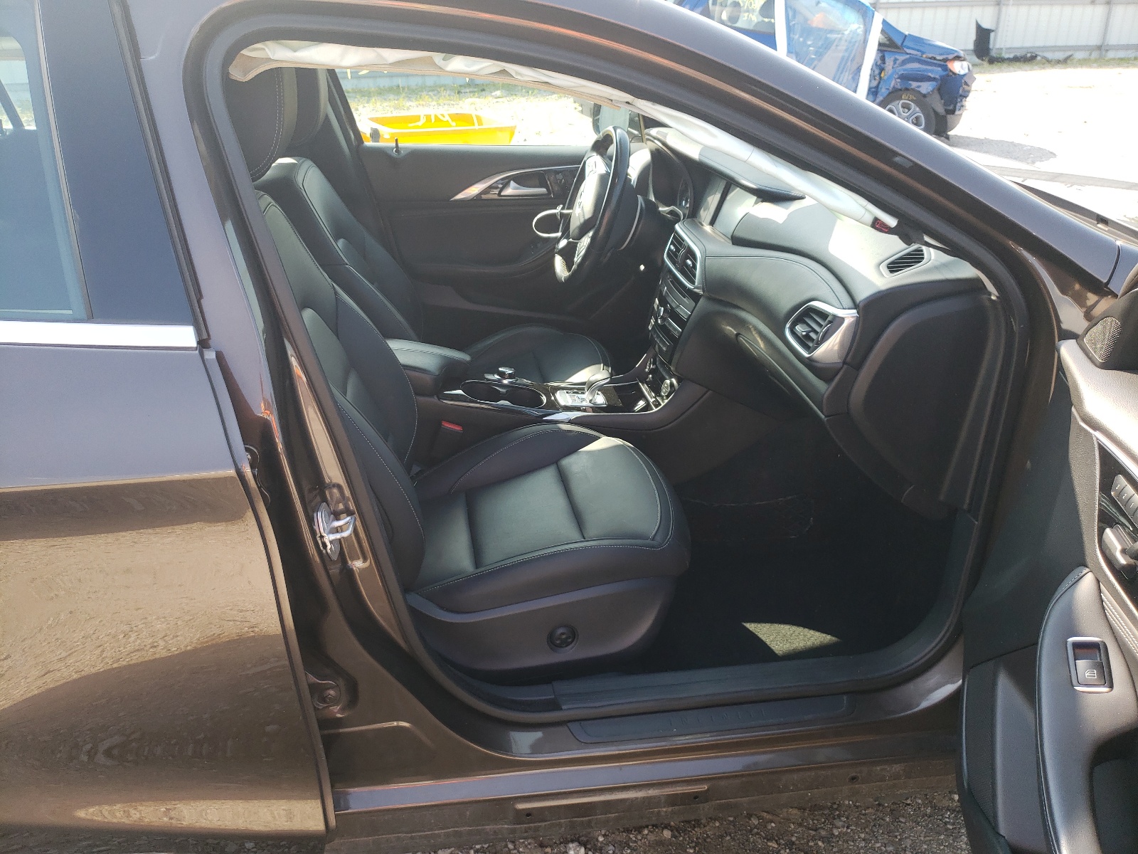 2017 Infiniti Qx30 Base Brown vin: SJKCH5CP2HA032446