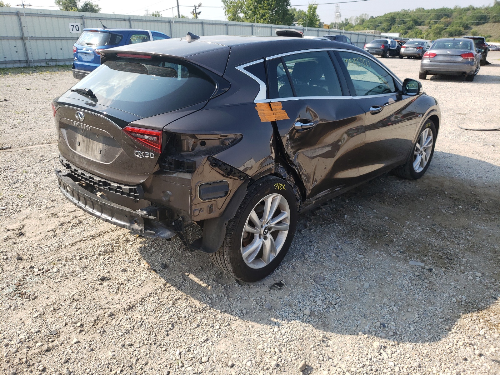 2017 Infiniti Qx30 Base Brown vin: SJKCH5CP2HA032446