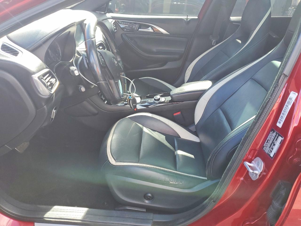 2017 Infiniti Qx30 Base Red vin: SJKCH5CP3HA034044