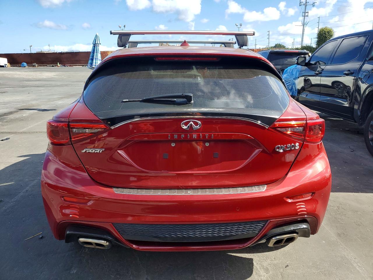 2017 Infiniti Qx30 Base Red vin: SJKCH5CP3HA034044