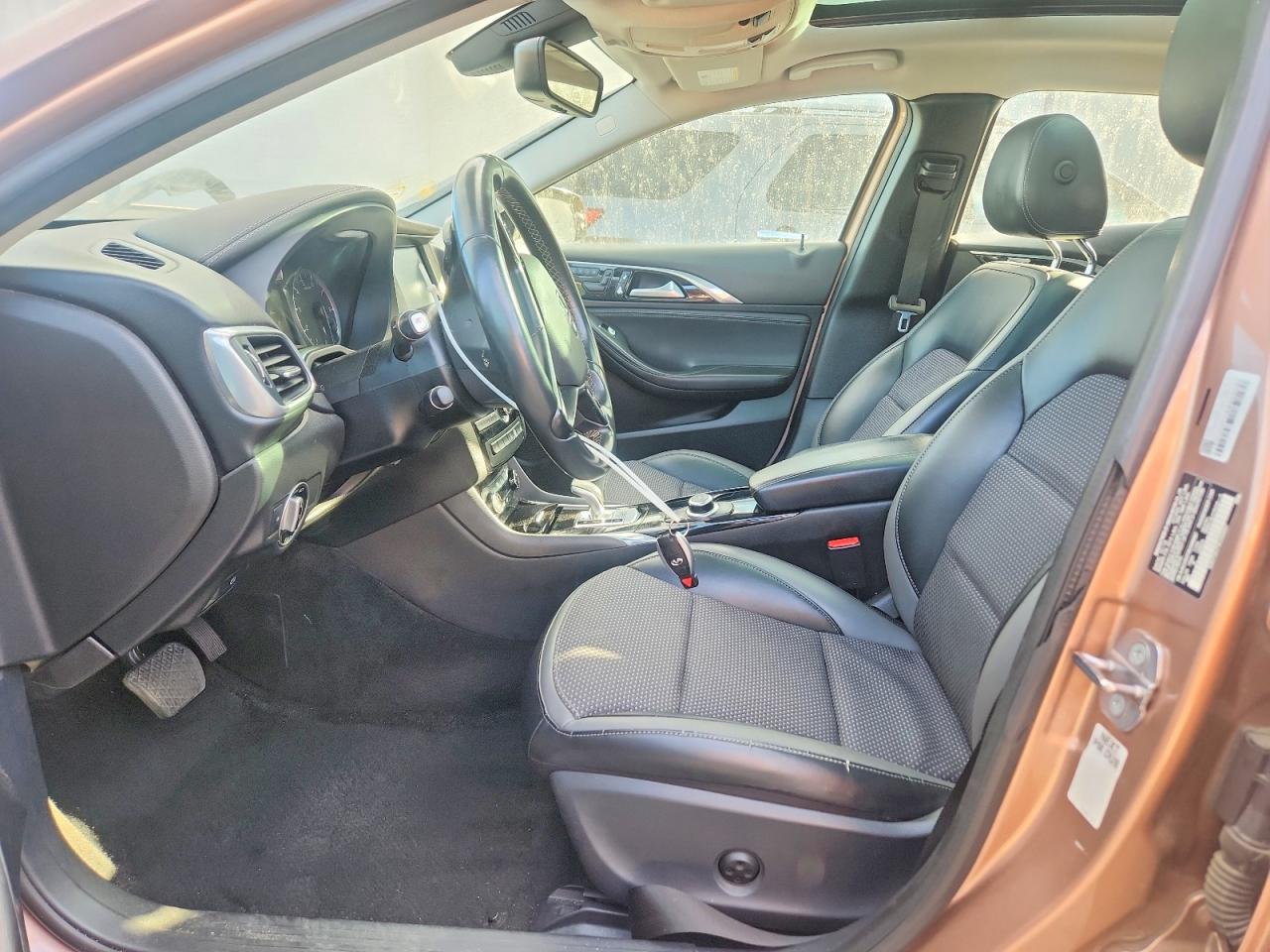 2019 Infiniti Qx30 Коричневый vin: SJKCH5CP3KA008597
