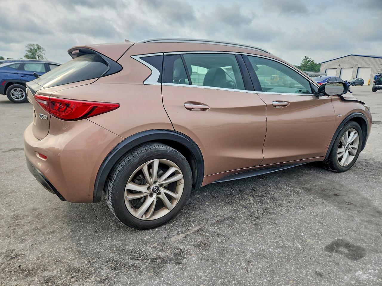 2019 Infiniti Qx30 Коричневый vin: SJKCH5CP3KA008597