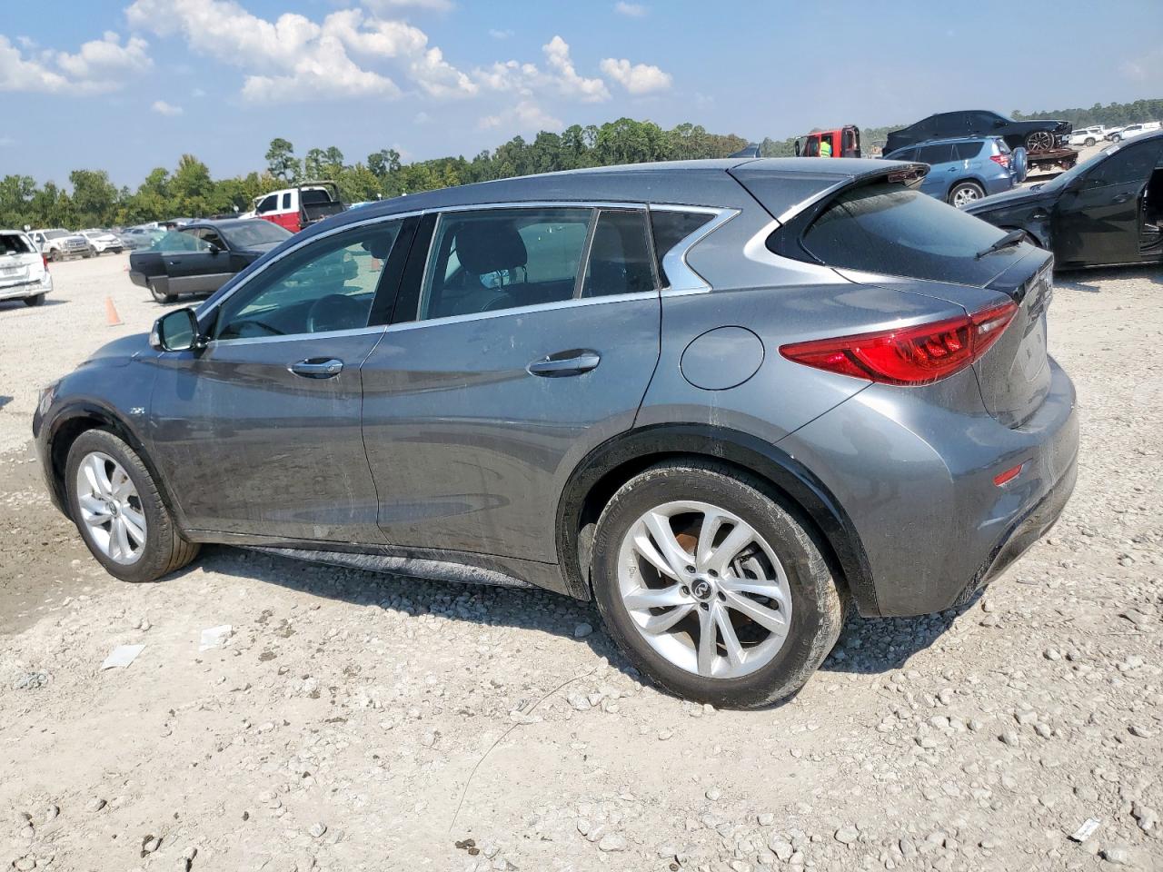 2018 Infiniti Qx30 Base Серебряный vin: SJKCH5CP5JA056049