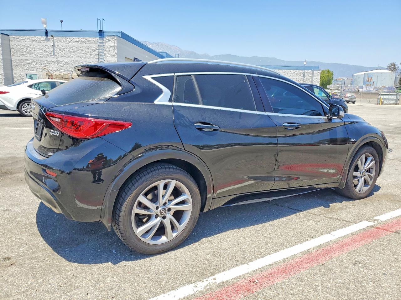 2018 Infiniti Qx30 Essential Black vin: SJKCH5CP6JA005935