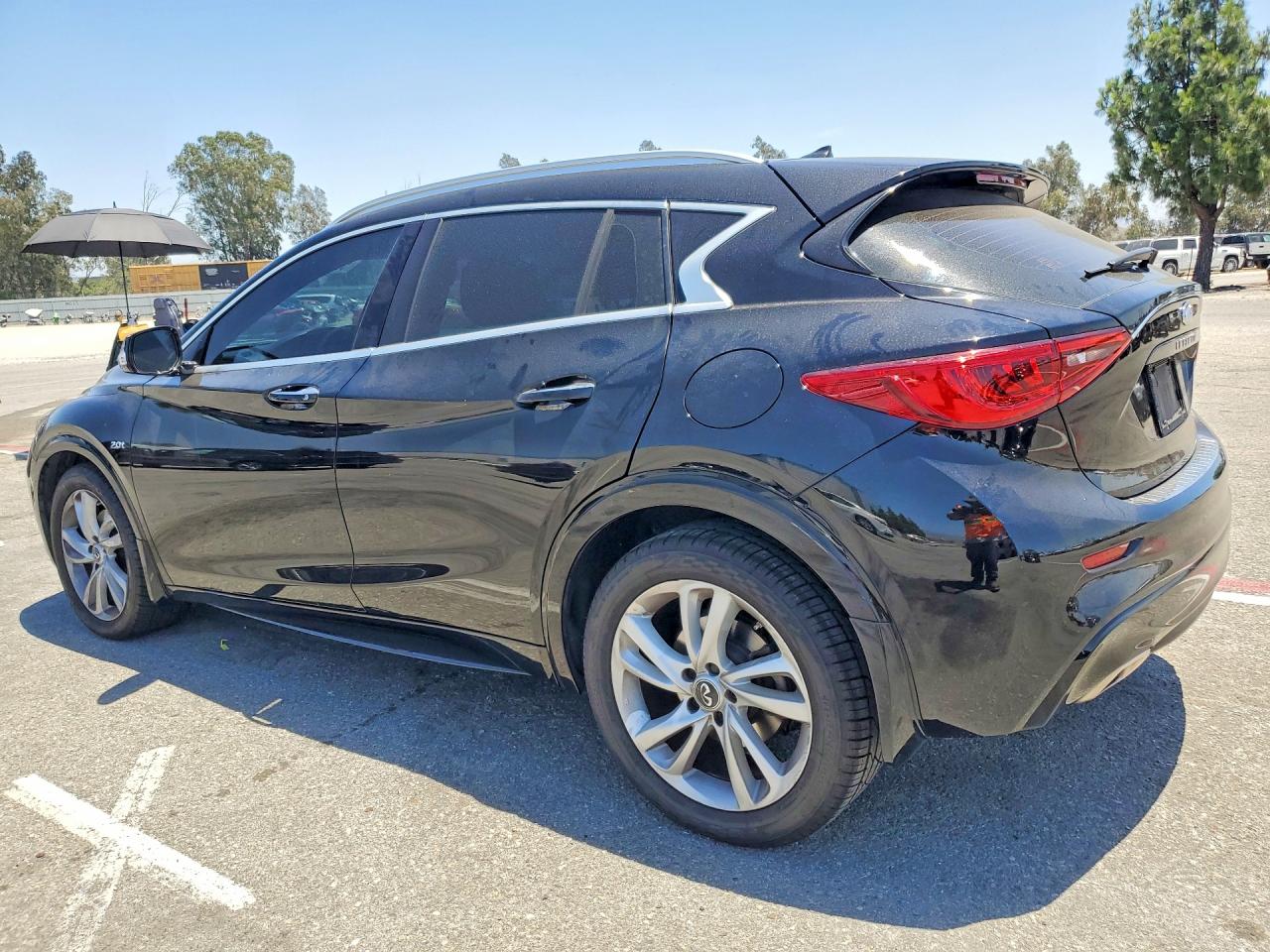 2018 Infiniti Qx30 Essential Black vin: SJKCH5CP6JA005935