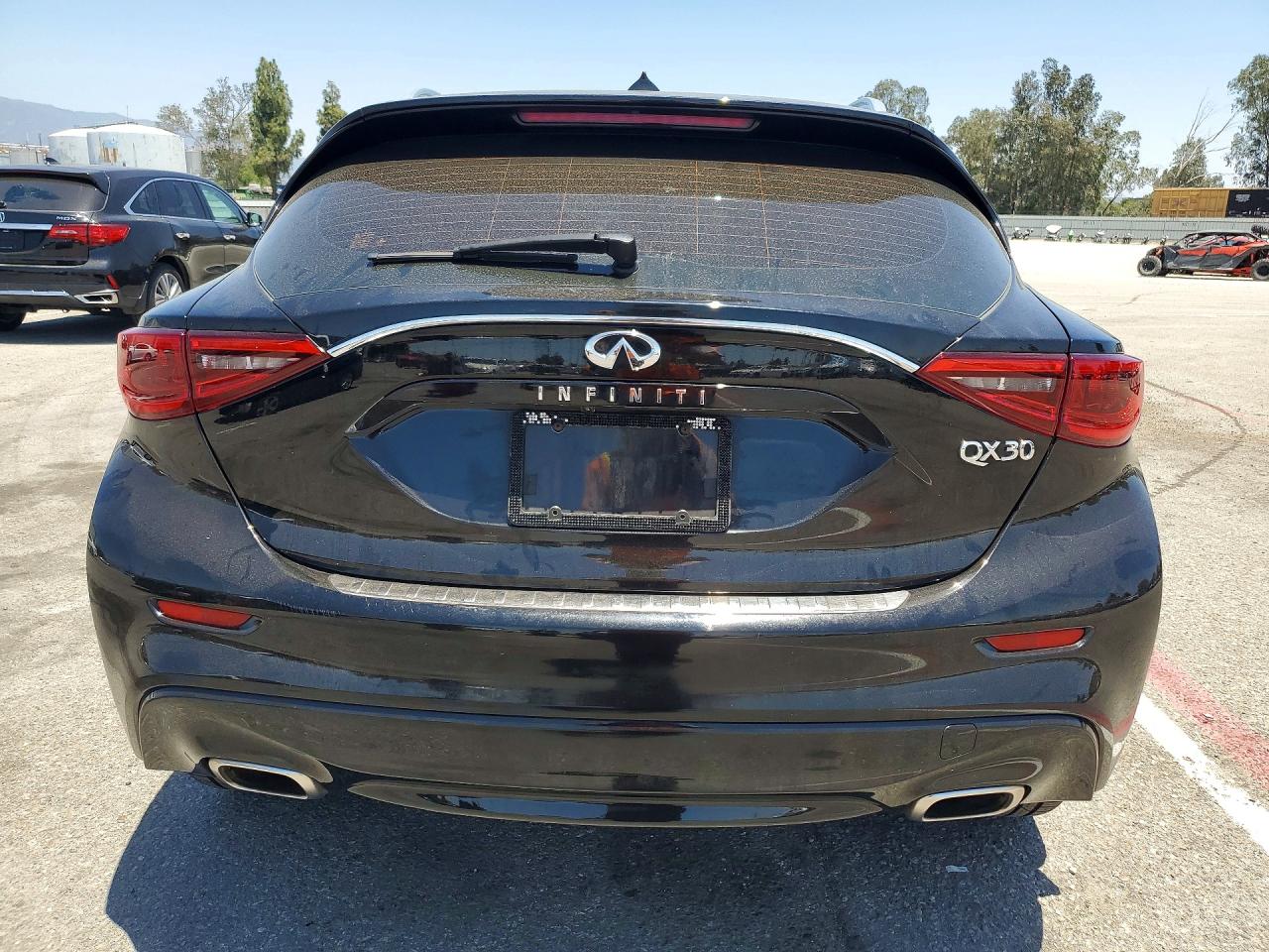 2018 Infiniti Qx30 Essential Black vin: SJKCH5CP6JA005935