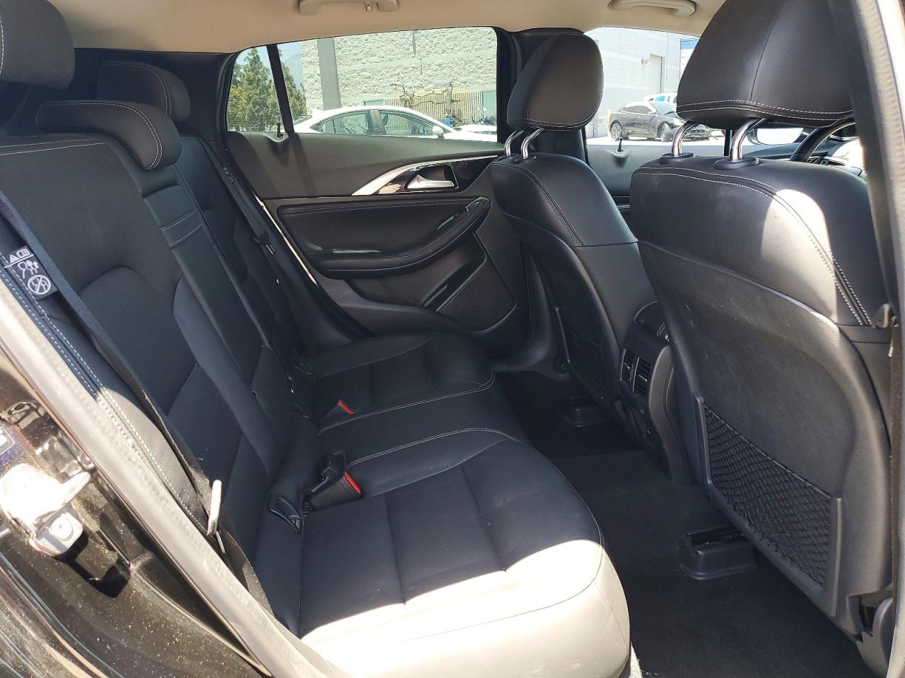 2018 Infiniti Qx30 Essential Black vin: SJKCH5CP6JA005935