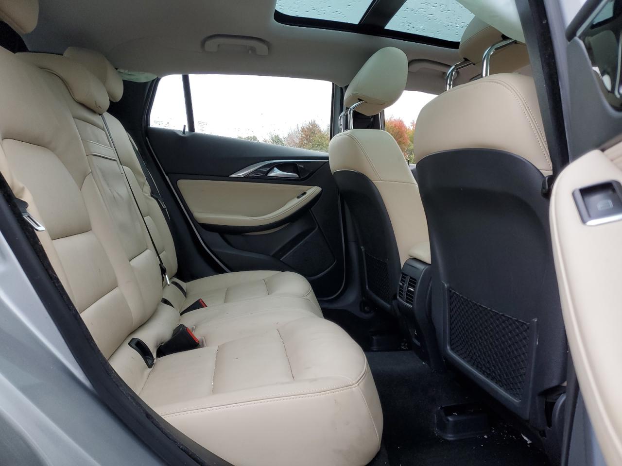 2018 Infiniti Qx30 Base Серебряный vin: SJKCH5CR0JA041802