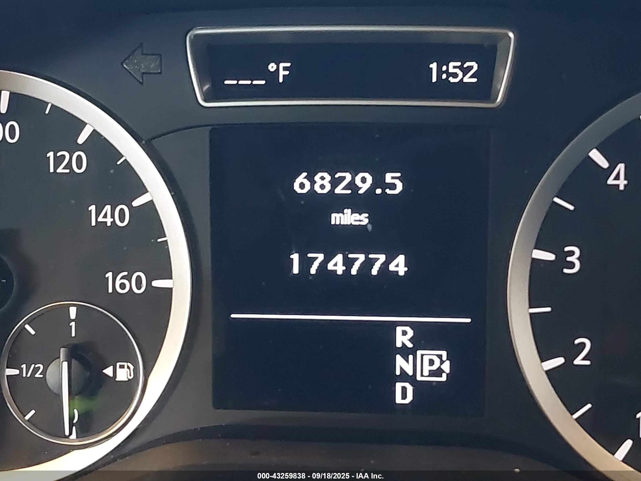 2017 Infiniti Qx30 Luxury Темно-бордовый vin: SJKCH5CR1HA034061