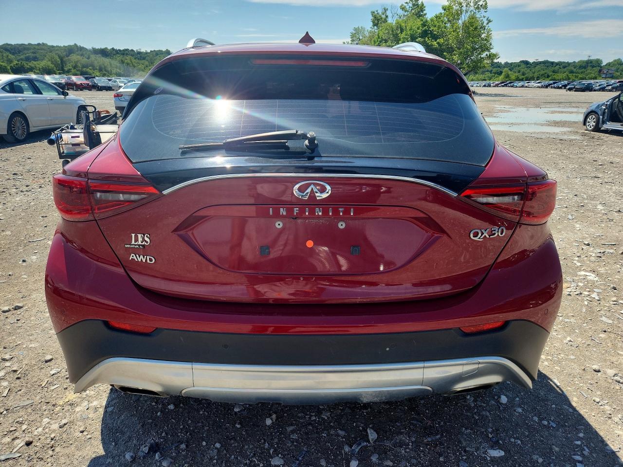2017 Infiniti Qx30 Premium Red vin: SJKCH5CR2HA025675