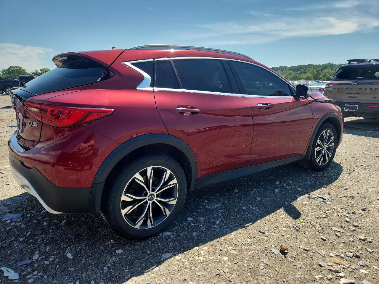2017 Infiniti Qx30 Premium Red vin: SJKCH5CR2HA025675