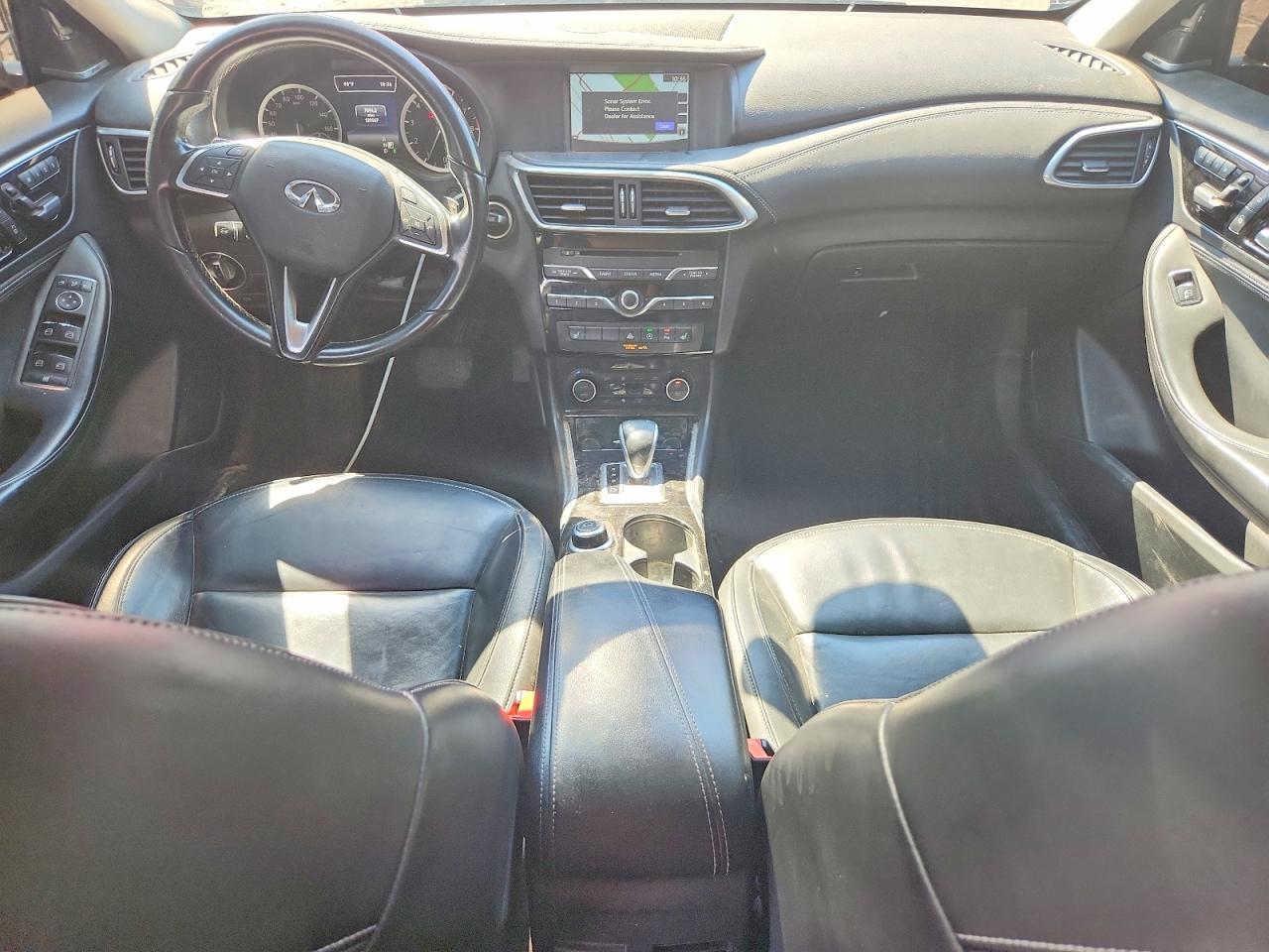 2017 Infiniti Qx30 Premium Red vin: SJKCH5CR2HA025675