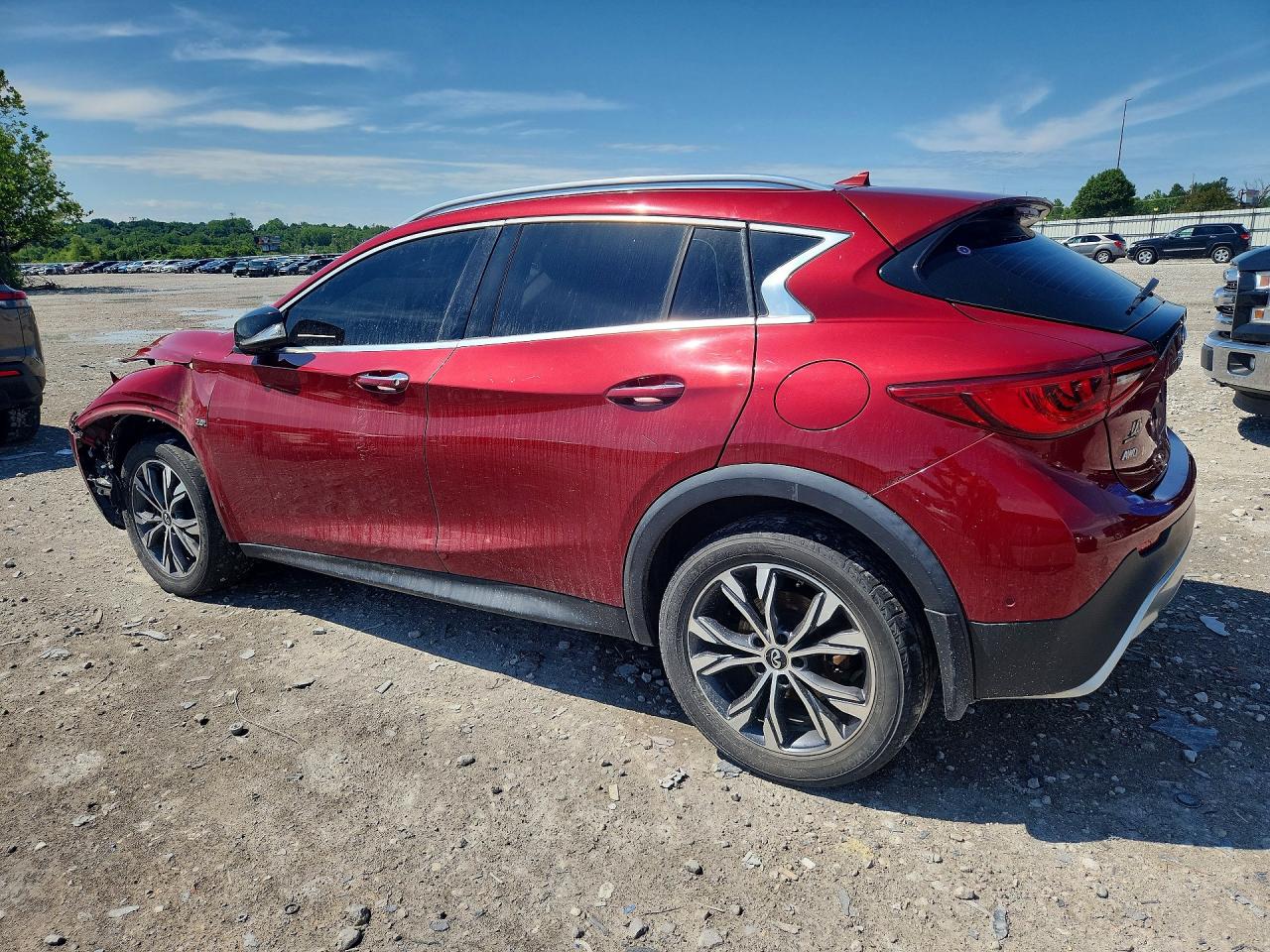 2017 Infiniti Qx30 Premium Red vin: SJKCH5CR2HA025675