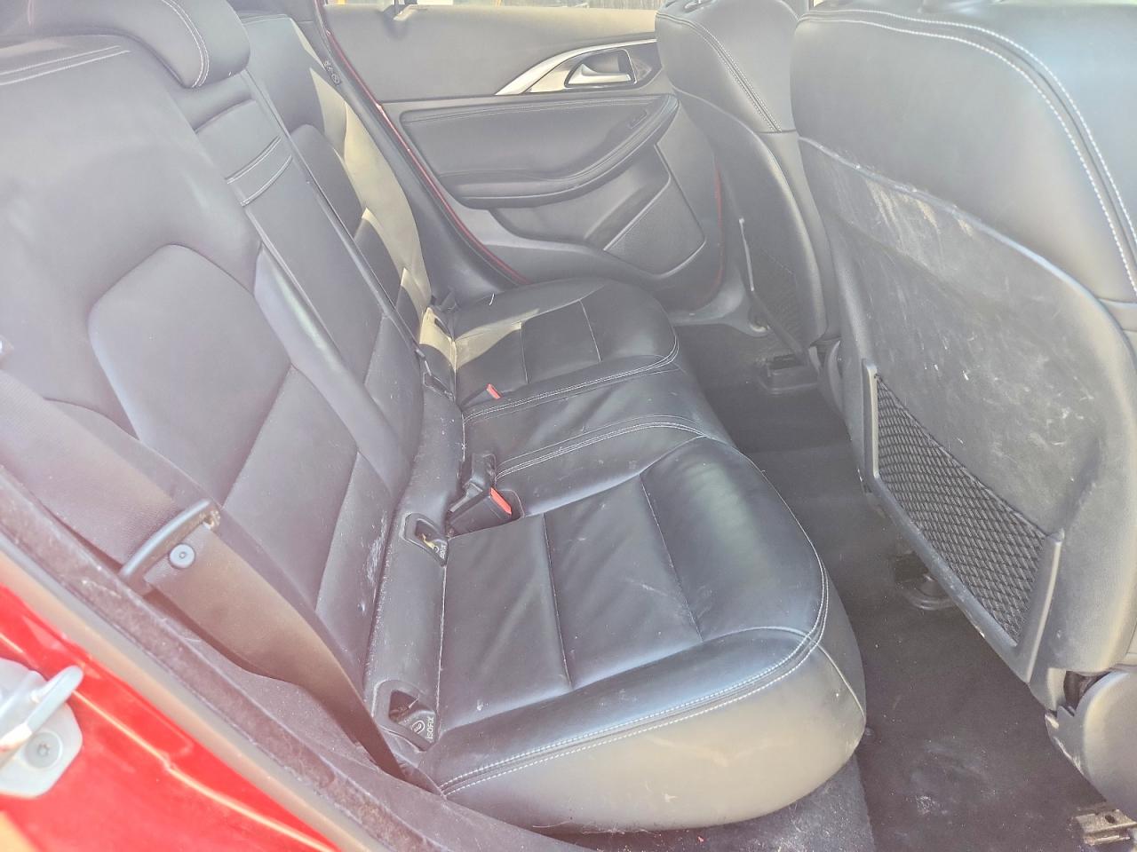 2017 Infiniti Qx30 Premium Red vin: SJKCH5CR2HA025675