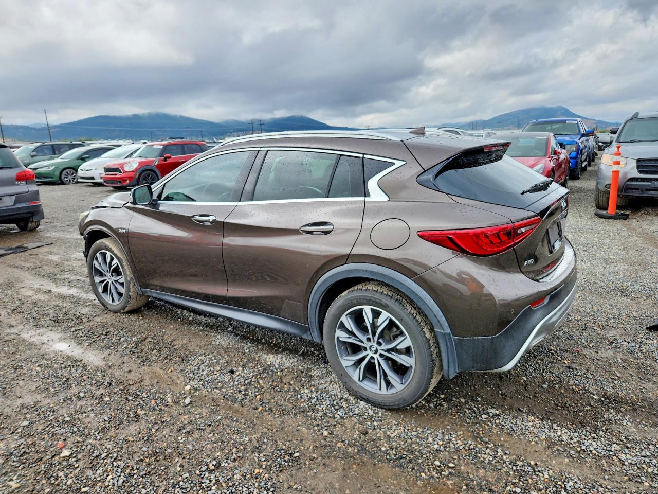 2017 Infiniti Qx30 Premium Brown vin: SJKCH5CR3HA020761