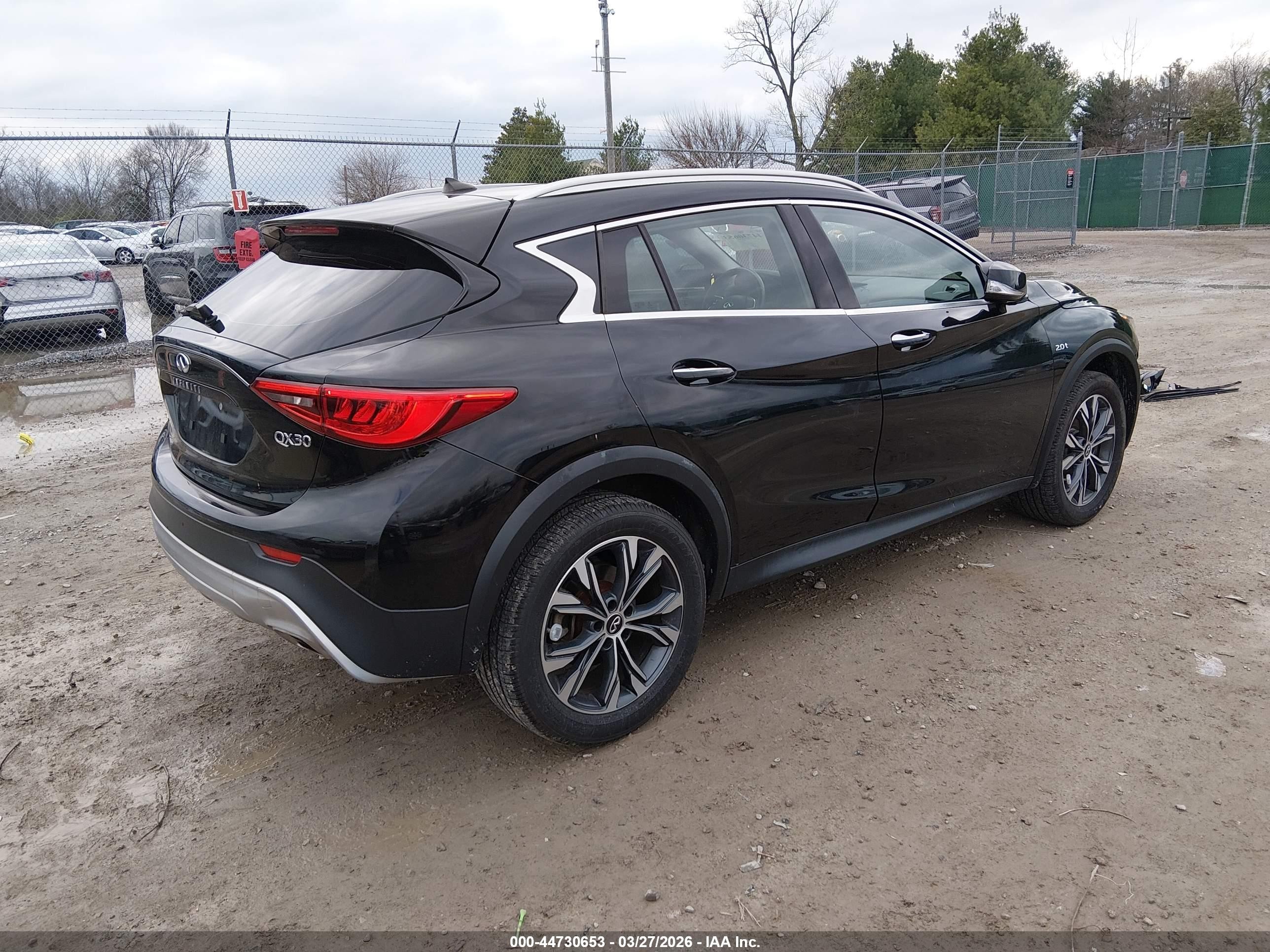 2018 Infiniti Qx30 Luxe Черный vin: SJKCH5CR3JA005666