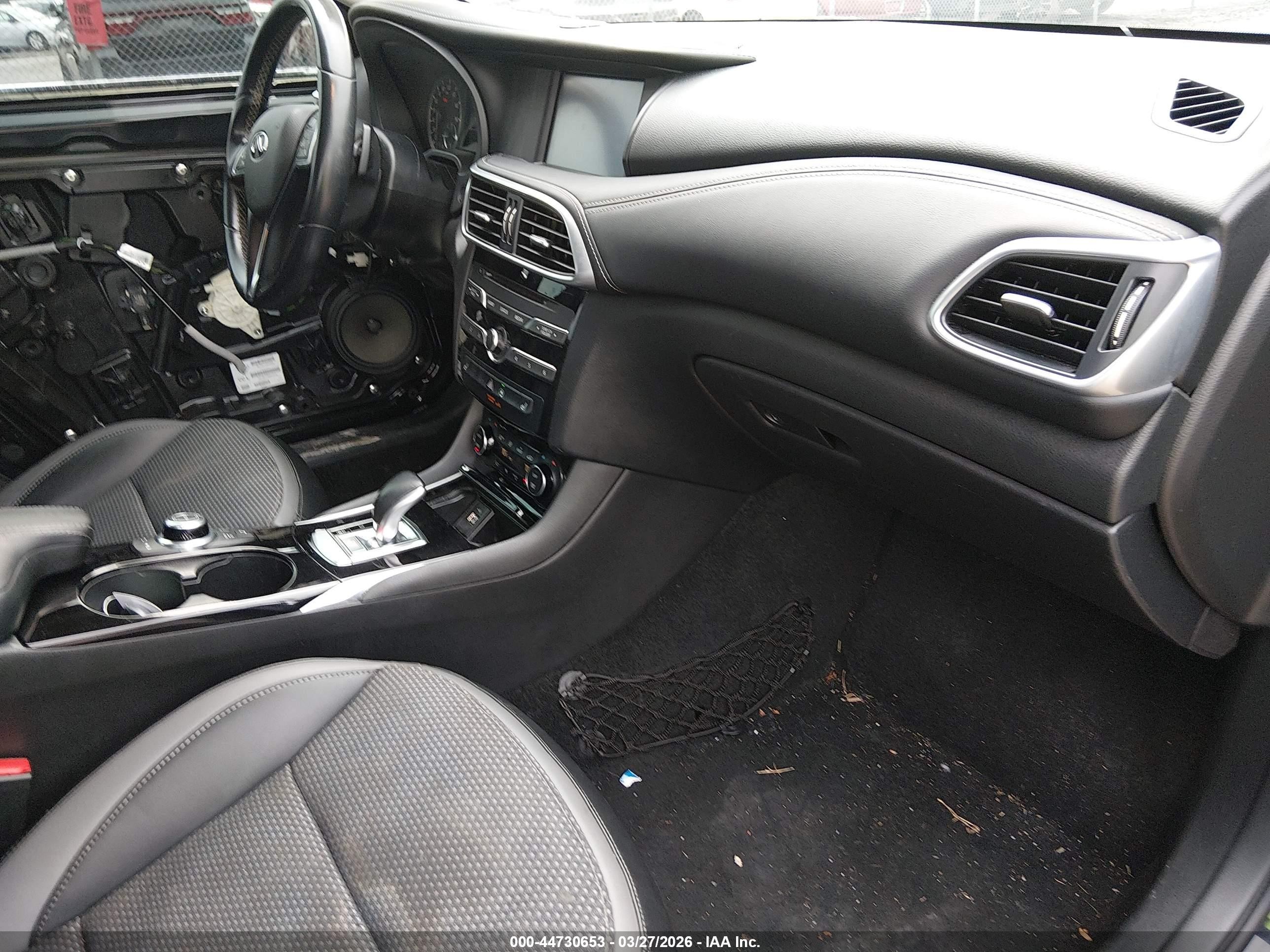 2018 Infiniti Qx30 Luxe Черный vin: SJKCH5CR3JA005666