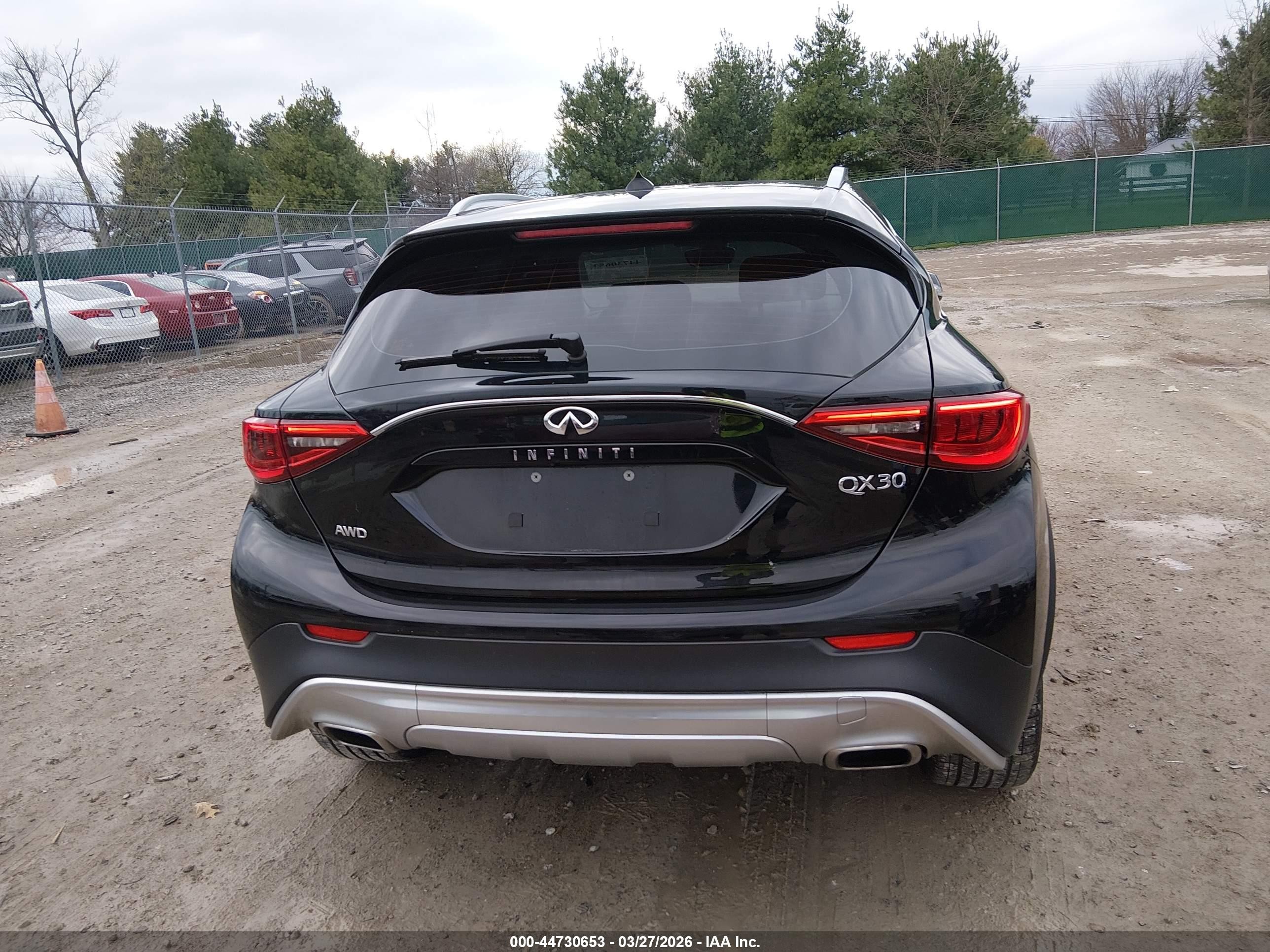 2018 Infiniti Qx30 Luxe Черный vin: SJKCH5CR3JA005666