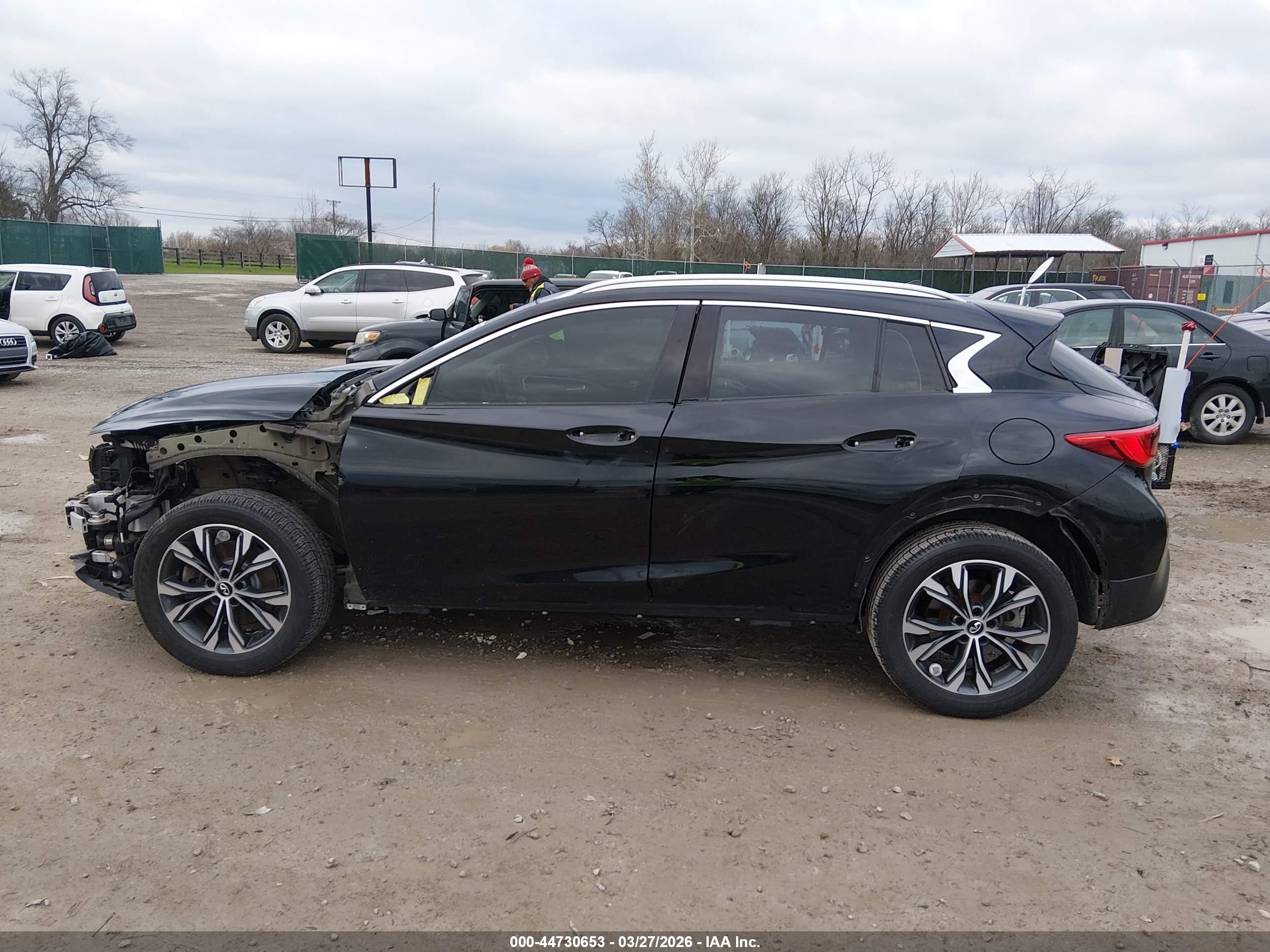 2018 Infiniti Qx30 Luxe Черный vin: SJKCH5CR3JA005666