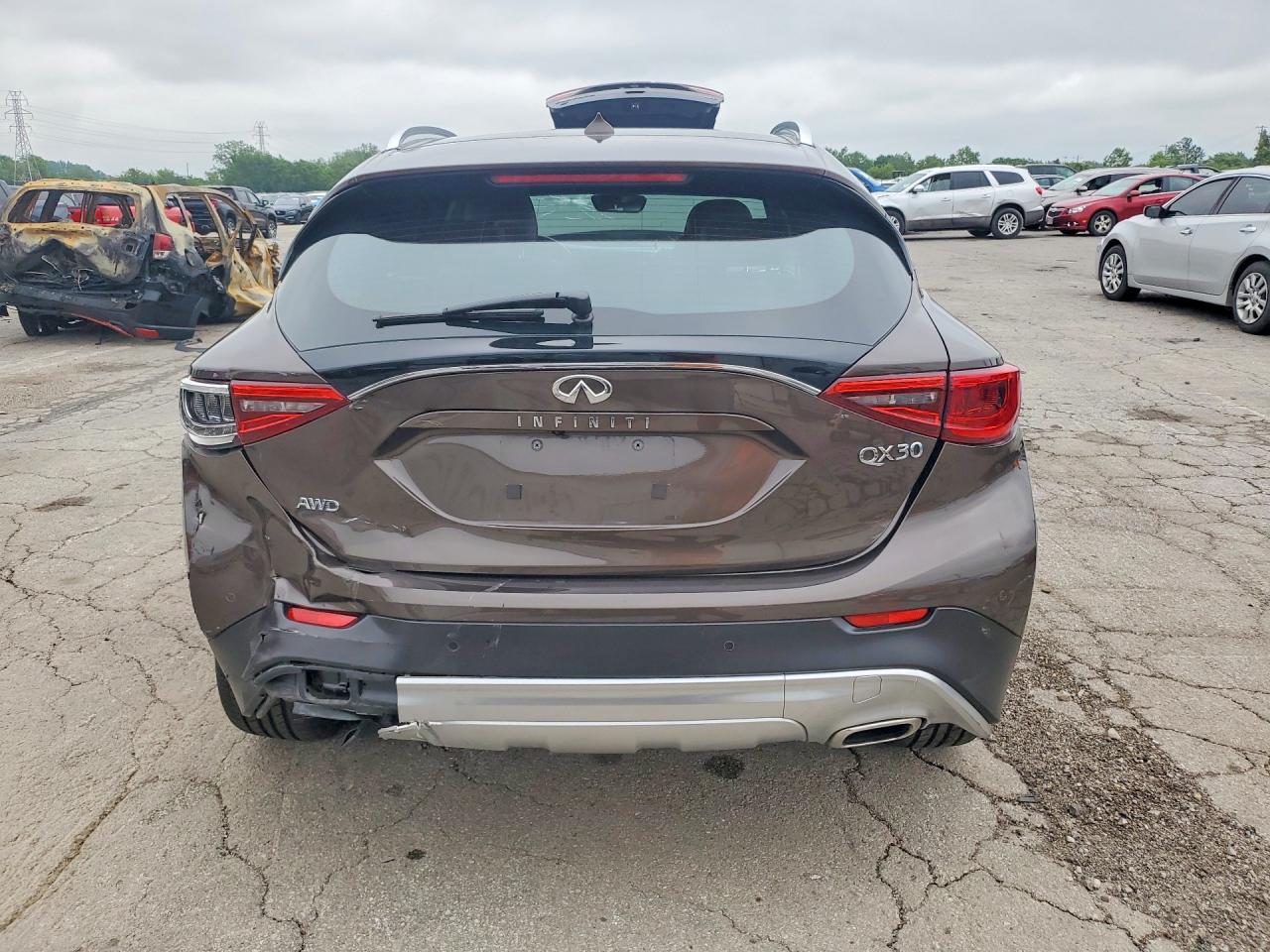 2017 Infiniti Qx30 Premium Brown vin: SJKCH5CR4HA034524