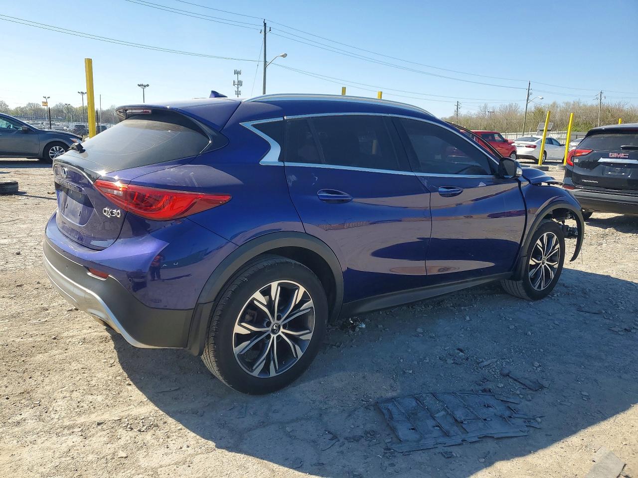 2017 Infiniti Qx30 Premium Blue vin: SJKCH5CR6HA027705