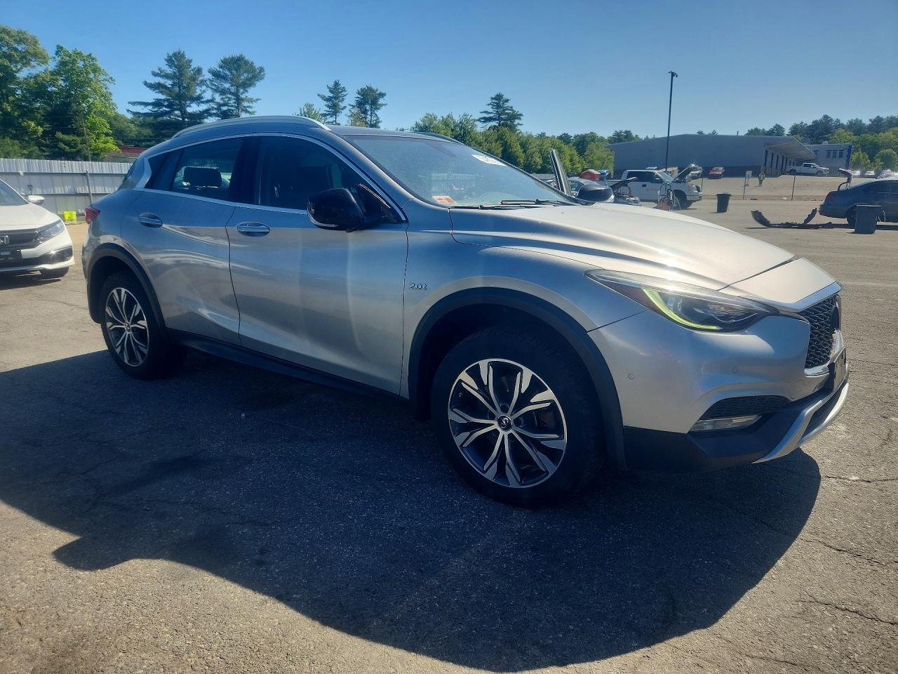 2017 Infiniti Qx30 Premium Silver vin: SJKCH5CR7HA030709
