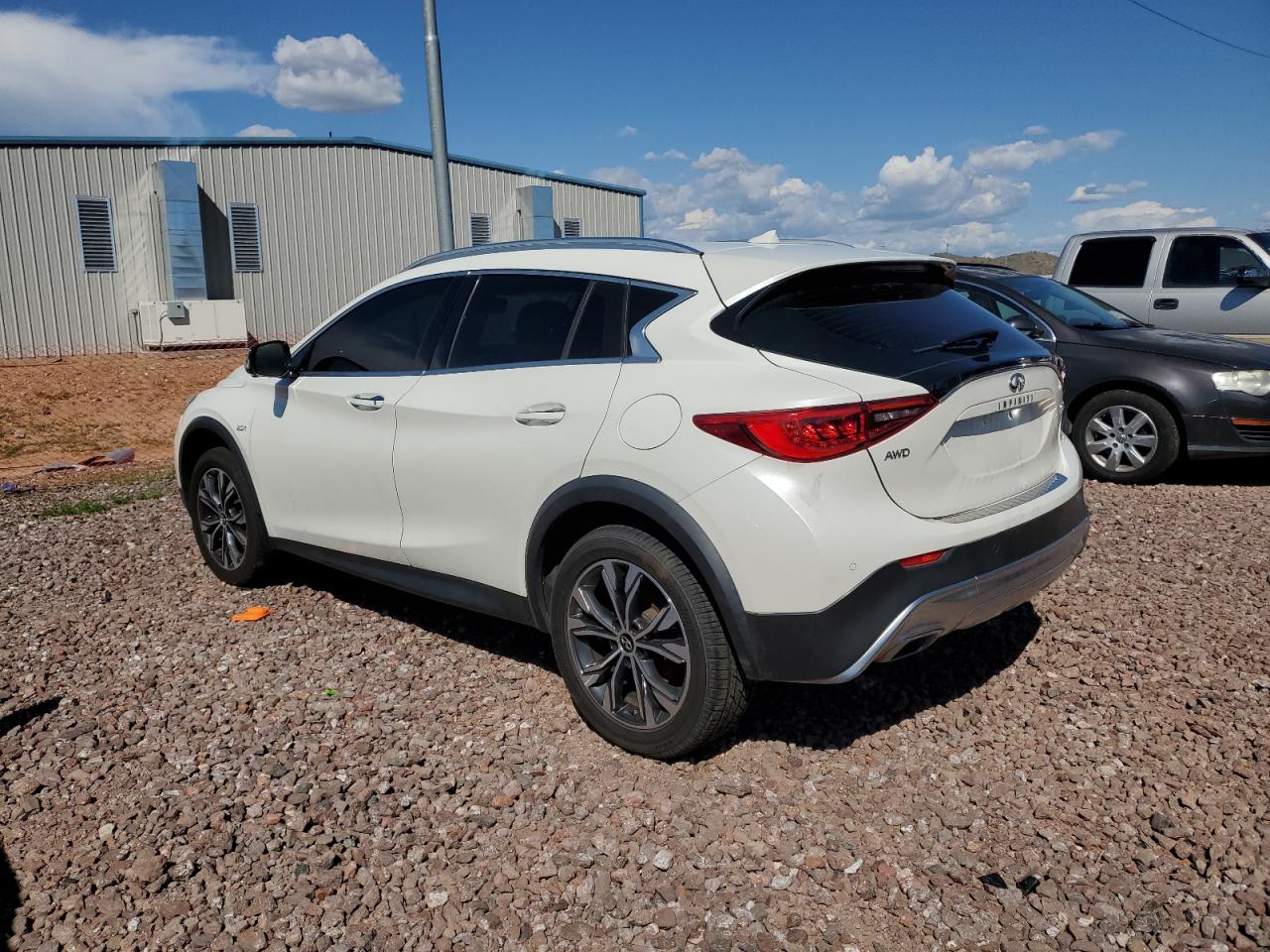 2019 Infiniti Qx30 Luxe White vin: SJKCH5CR7KA010967