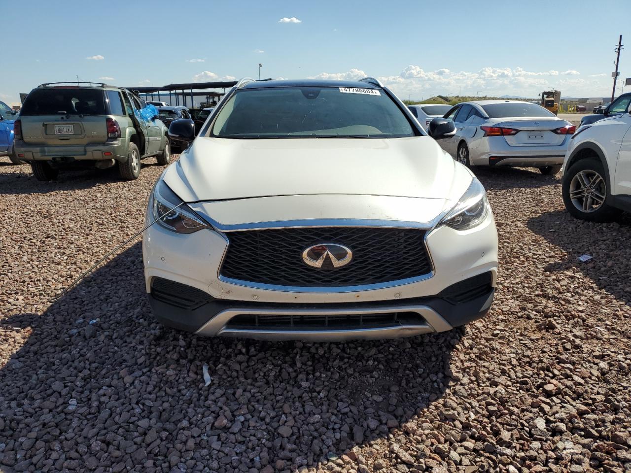 2019 Infiniti Qx30 Luxe White vin: SJKCH5CR7KA010967