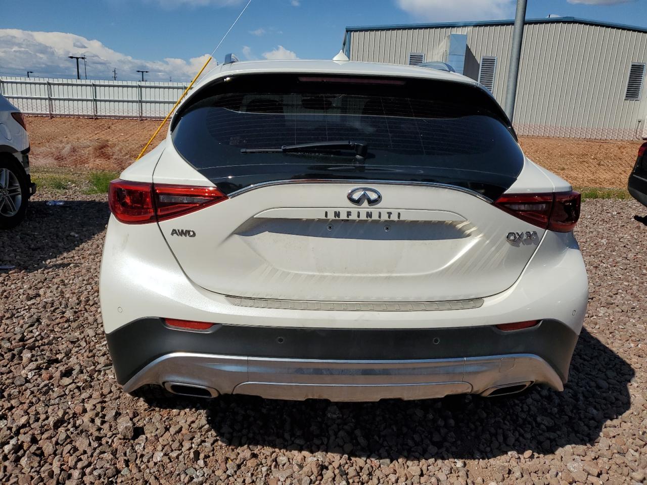 2019 Infiniti Qx30 Luxe White vin: SJKCH5CR7KA010967