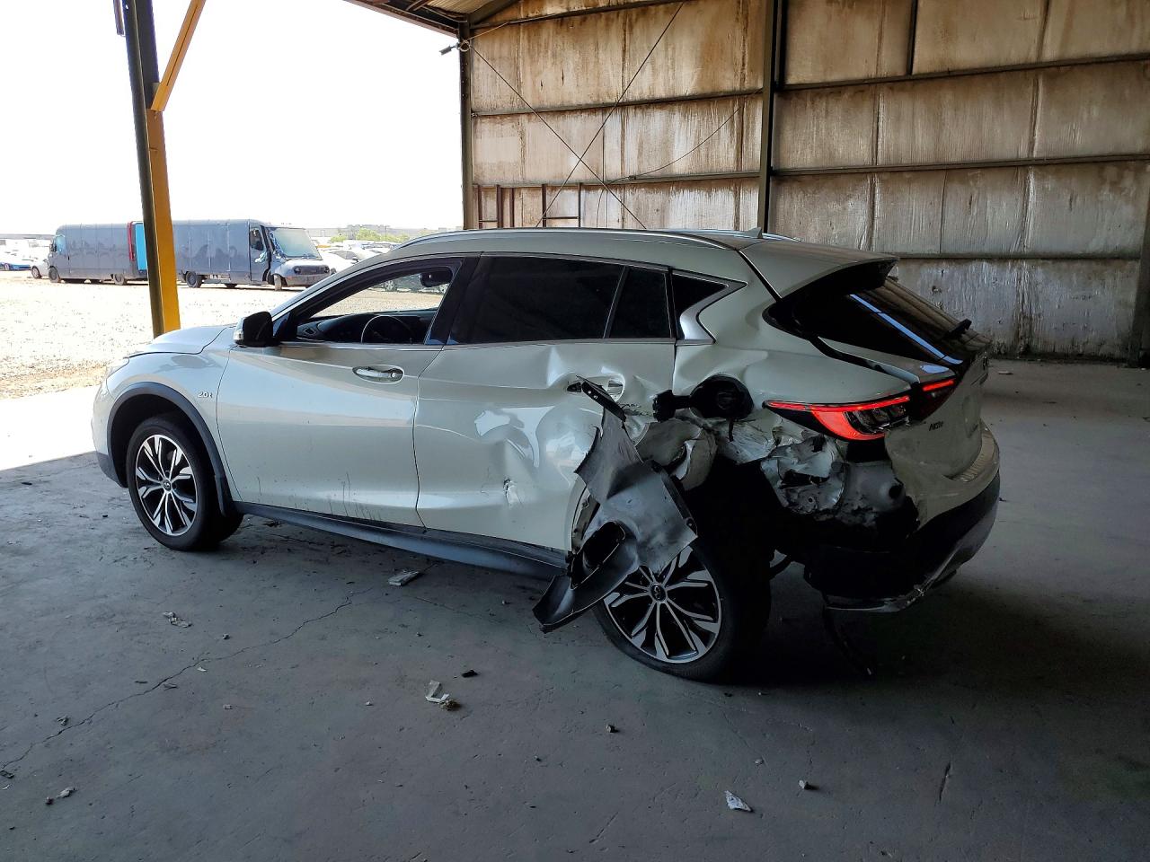 2019 Infiniti Qx30 Luxe White vin: SJKCH5CR7KA010967