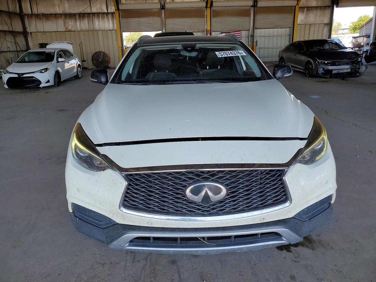 2019 Infiniti Qx30 Luxe White vin: SJKCH5CR7KA010967