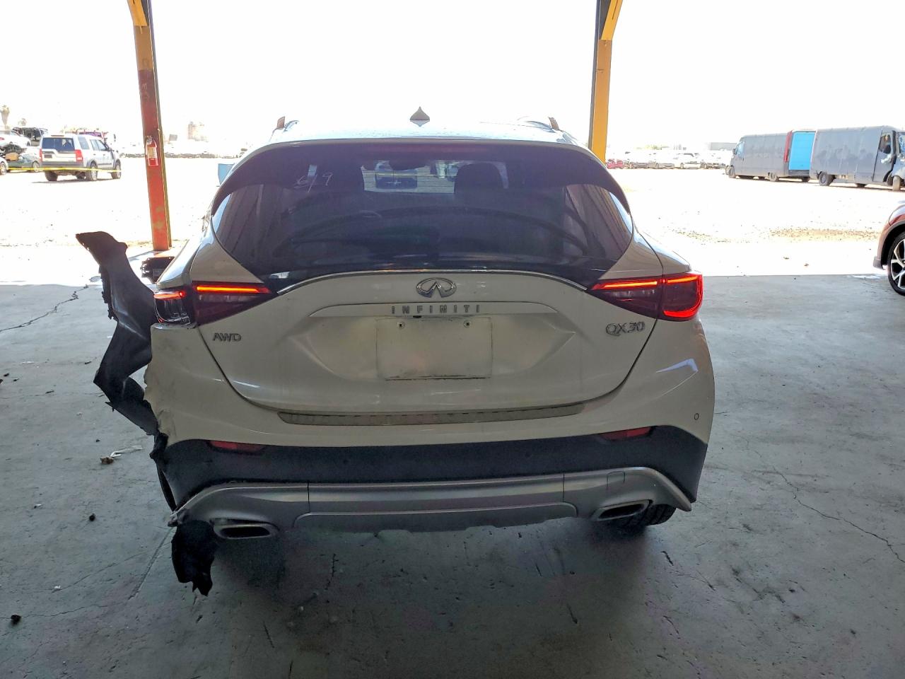 2019 Infiniti Qx30 Luxe White vin: SJKCH5CR7KA010967