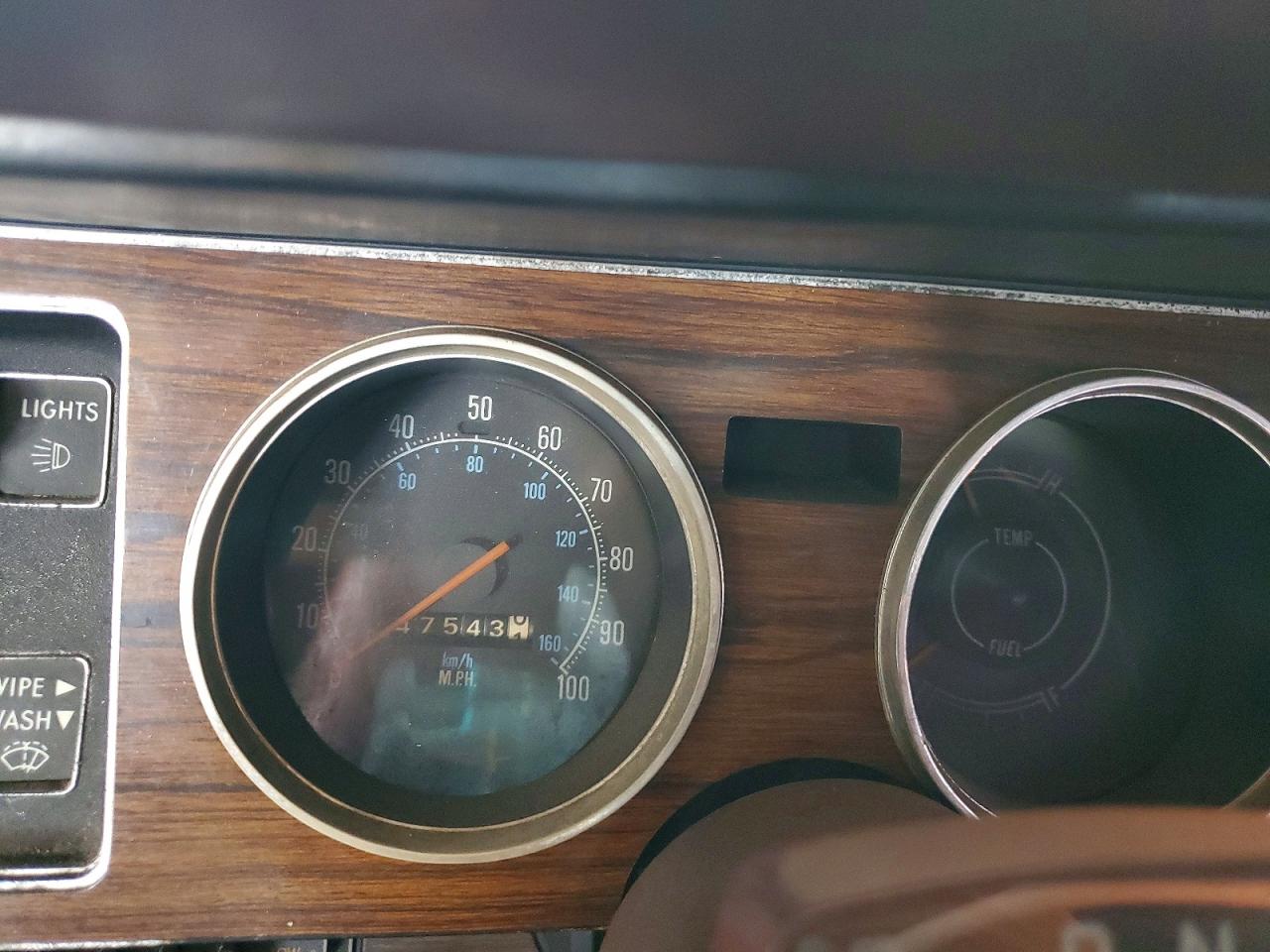 1976 Chrysler Cordoba Burgundy vin: SS22K6R152334