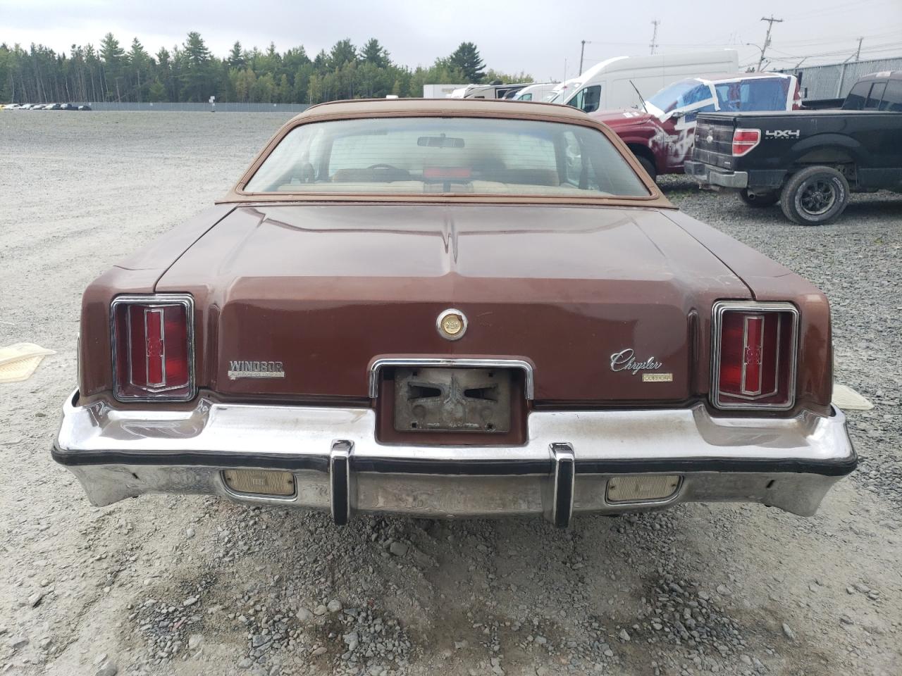 1977 Chrysler Cordoba Коричневый vin: SS22K7R321999