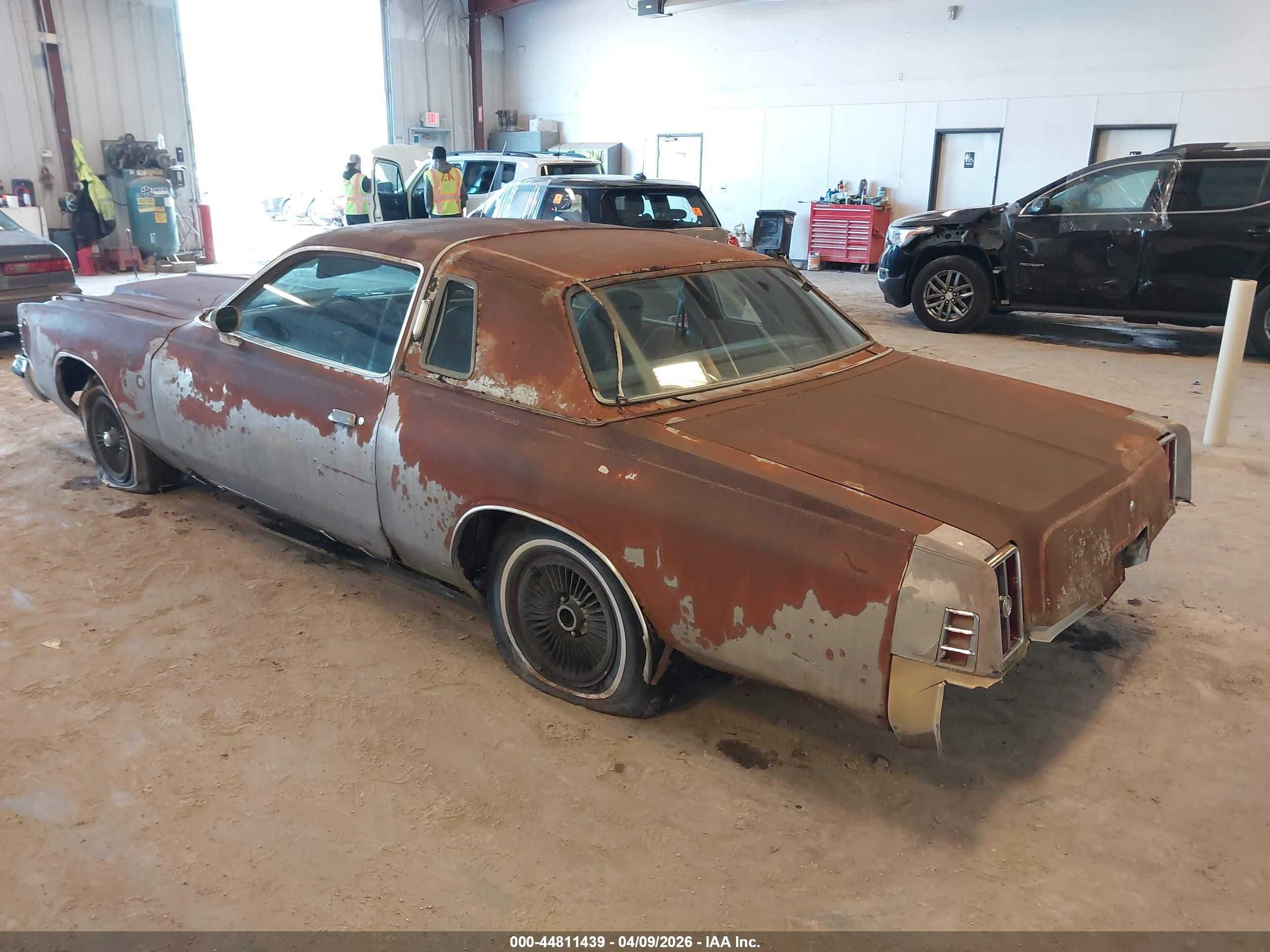 1976 Chrysler Cordoba   Коричневый vin: SS22M6R173456    