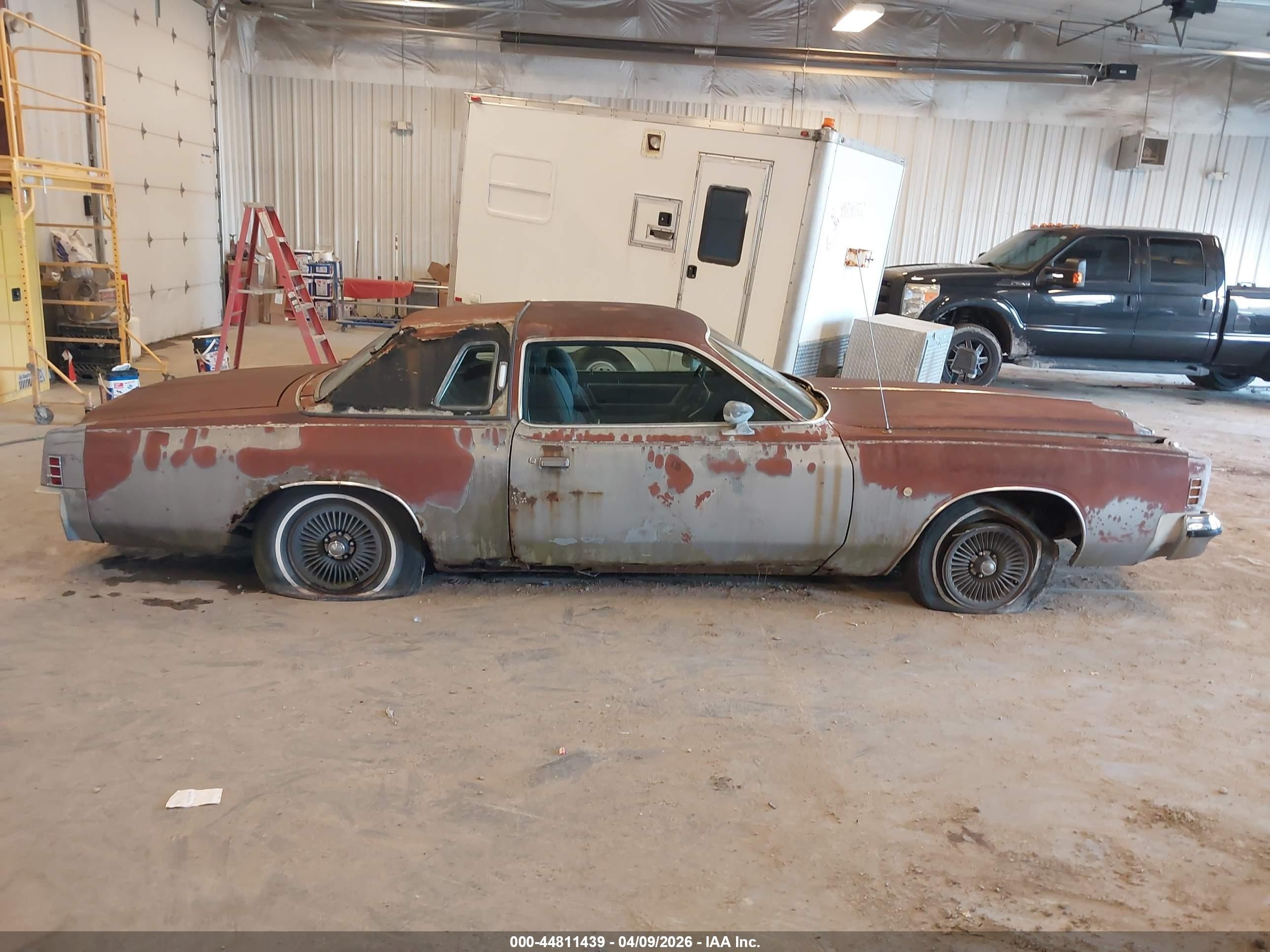 1976 Chrysler Cordoba   Коричневый vin: SS22M6R173456    