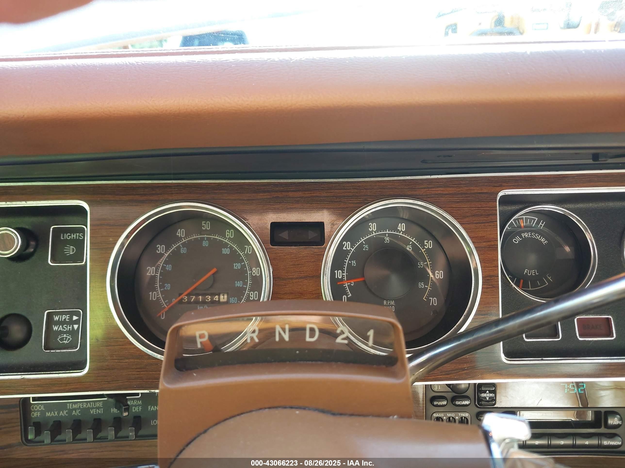 1976 Chrysler Cordoba   Желтый vin: SS22N6R258948    