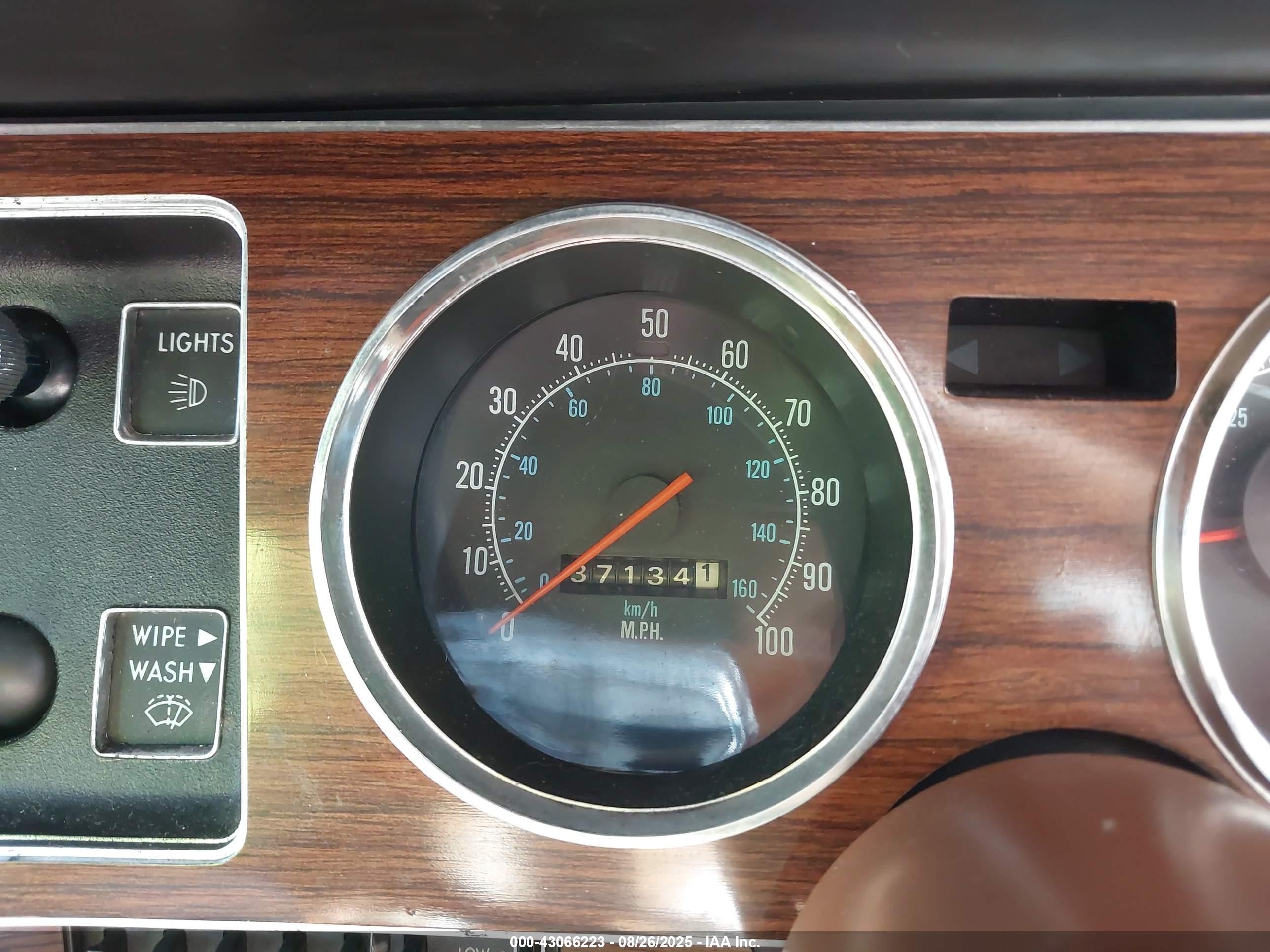 1976 Chrysler Cordoba   Желтый vin: SS22N6R258948    