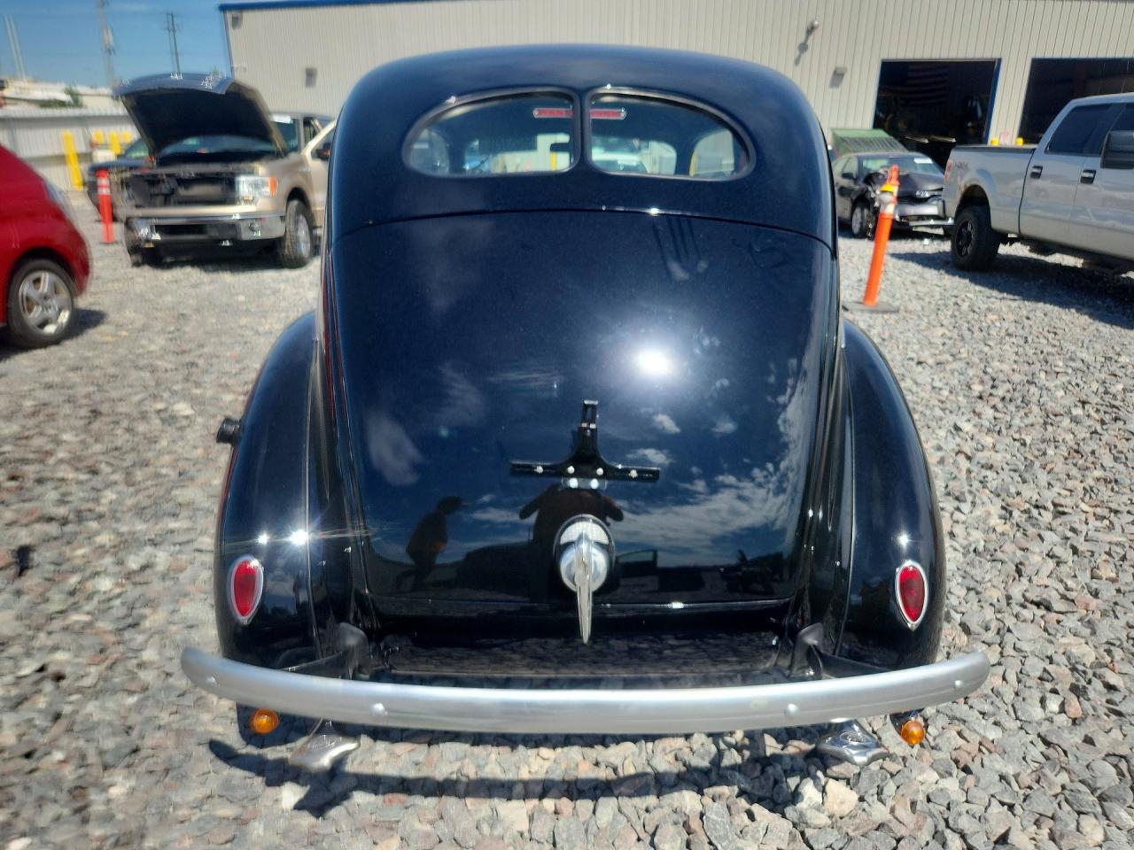 1939 Ford Deluxe Black vin: T84799952