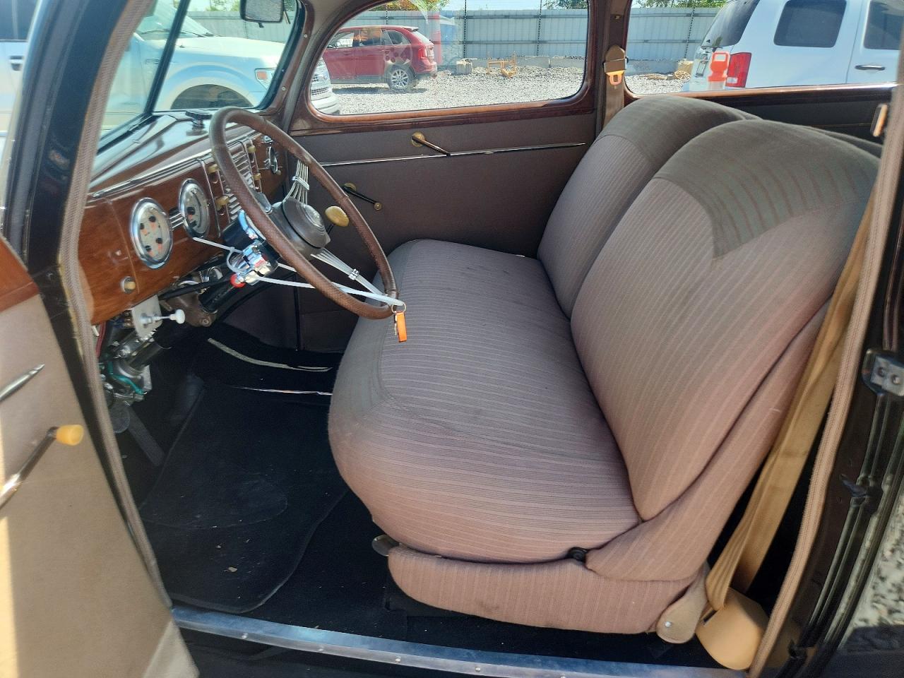 1939 Ford Deluxe Black vin: T84799952